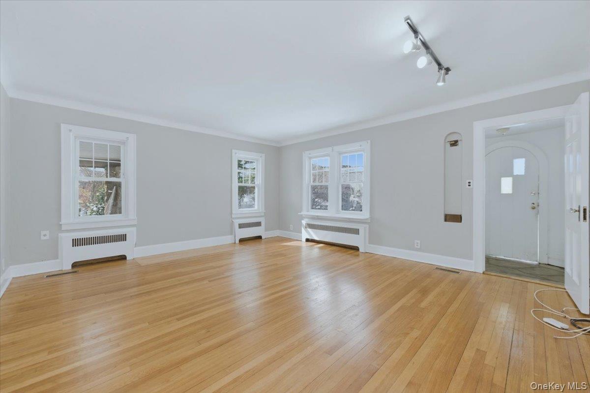 801 Main Street, Farmingdale, NY 11735