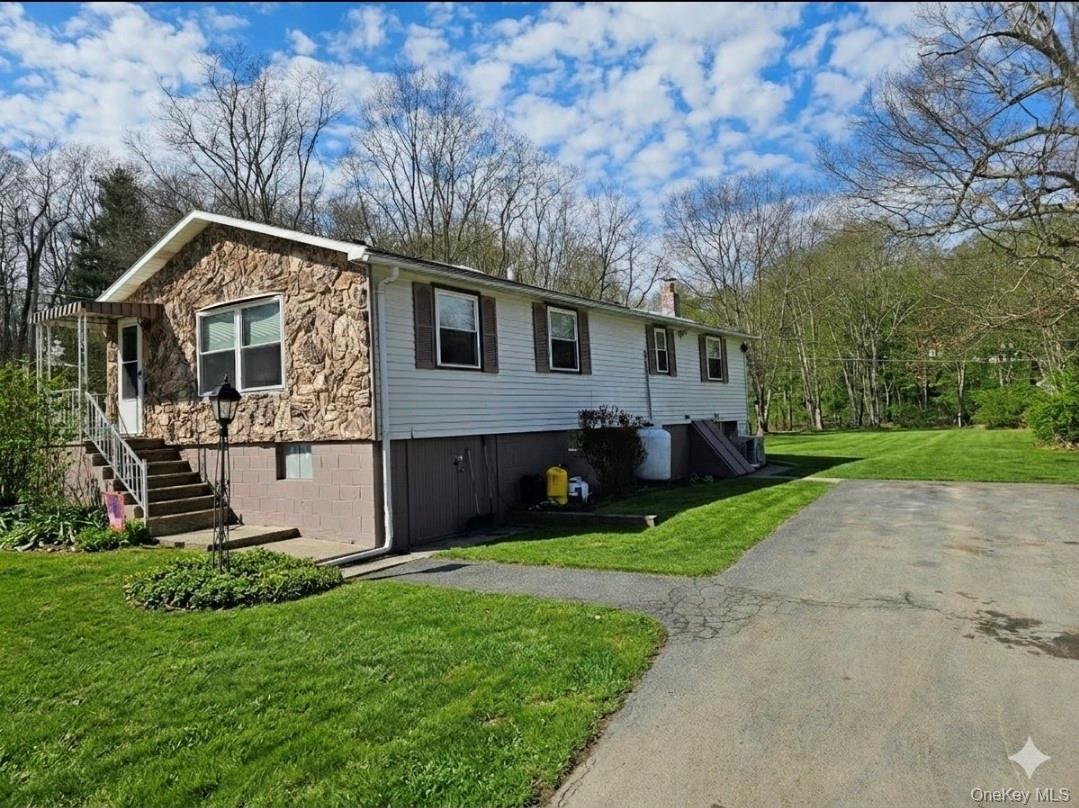 3 Mary Drive, Bloomingburg, NY 12721