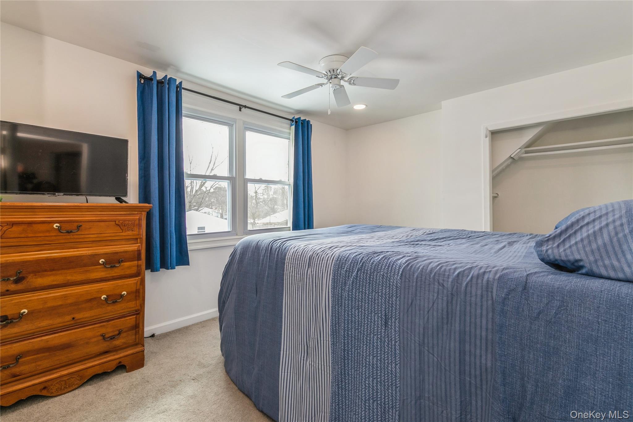 10 Hickory Street, Central Islip, NY 11722