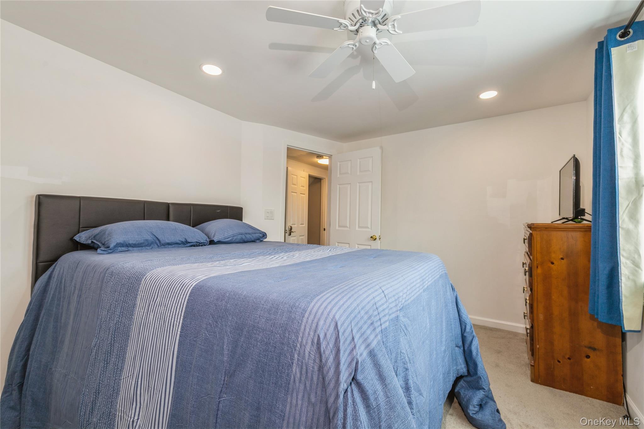 10 Hickory Street, Central Islip, NY 11722