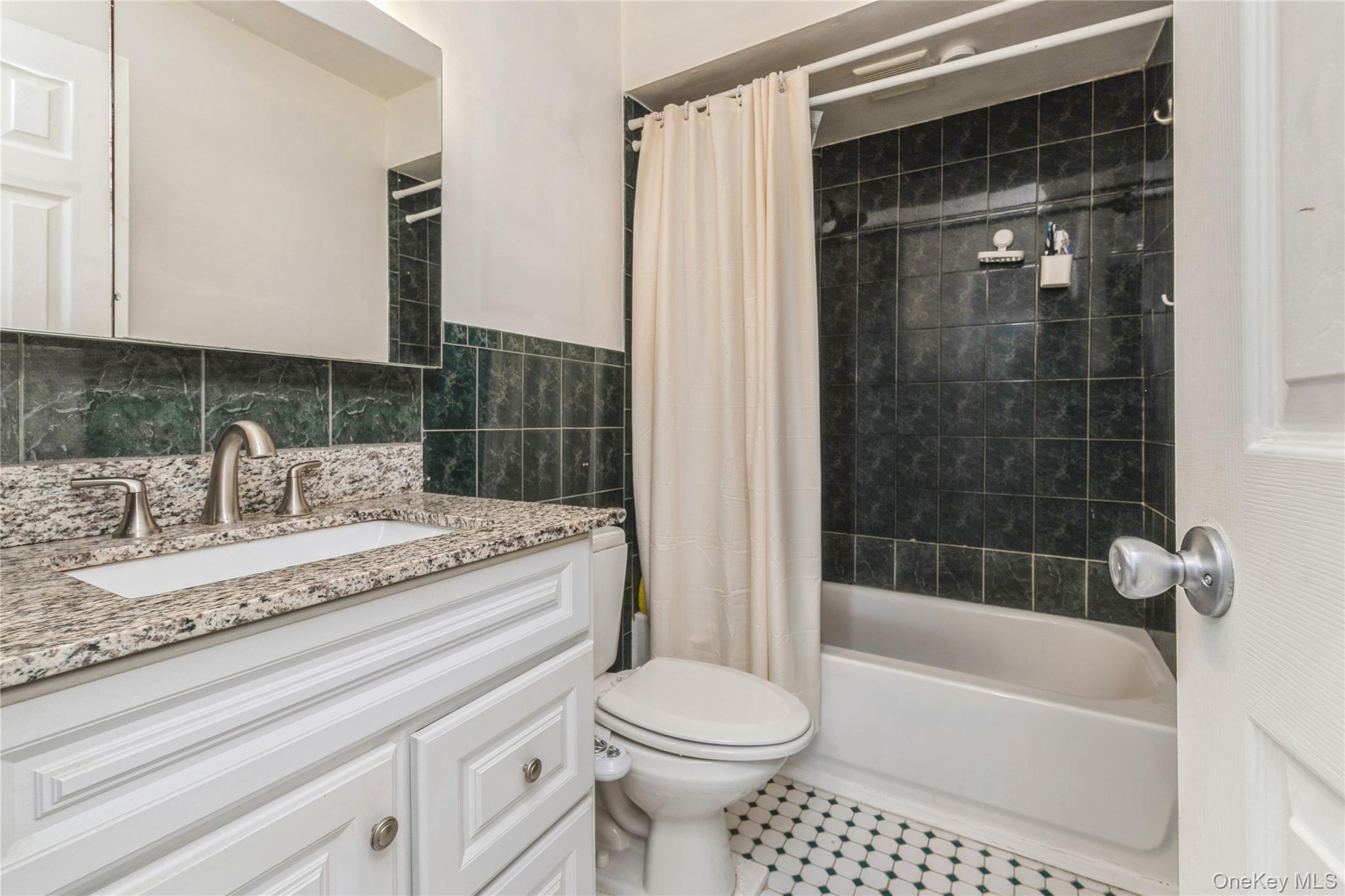 10 Hickory Street, Central Islip, NY 11722