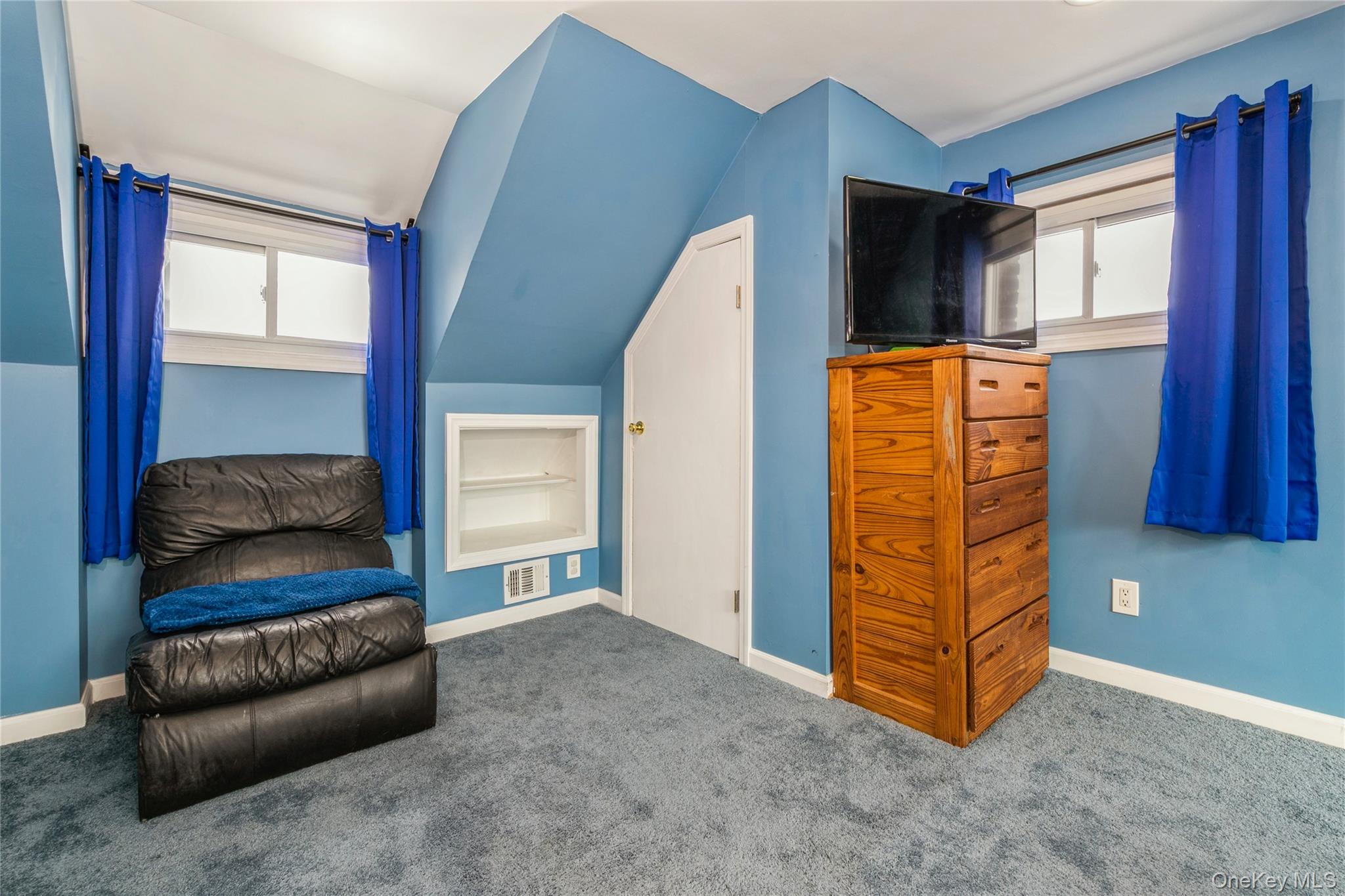 10 Hickory Street, Central Islip, NY 11722