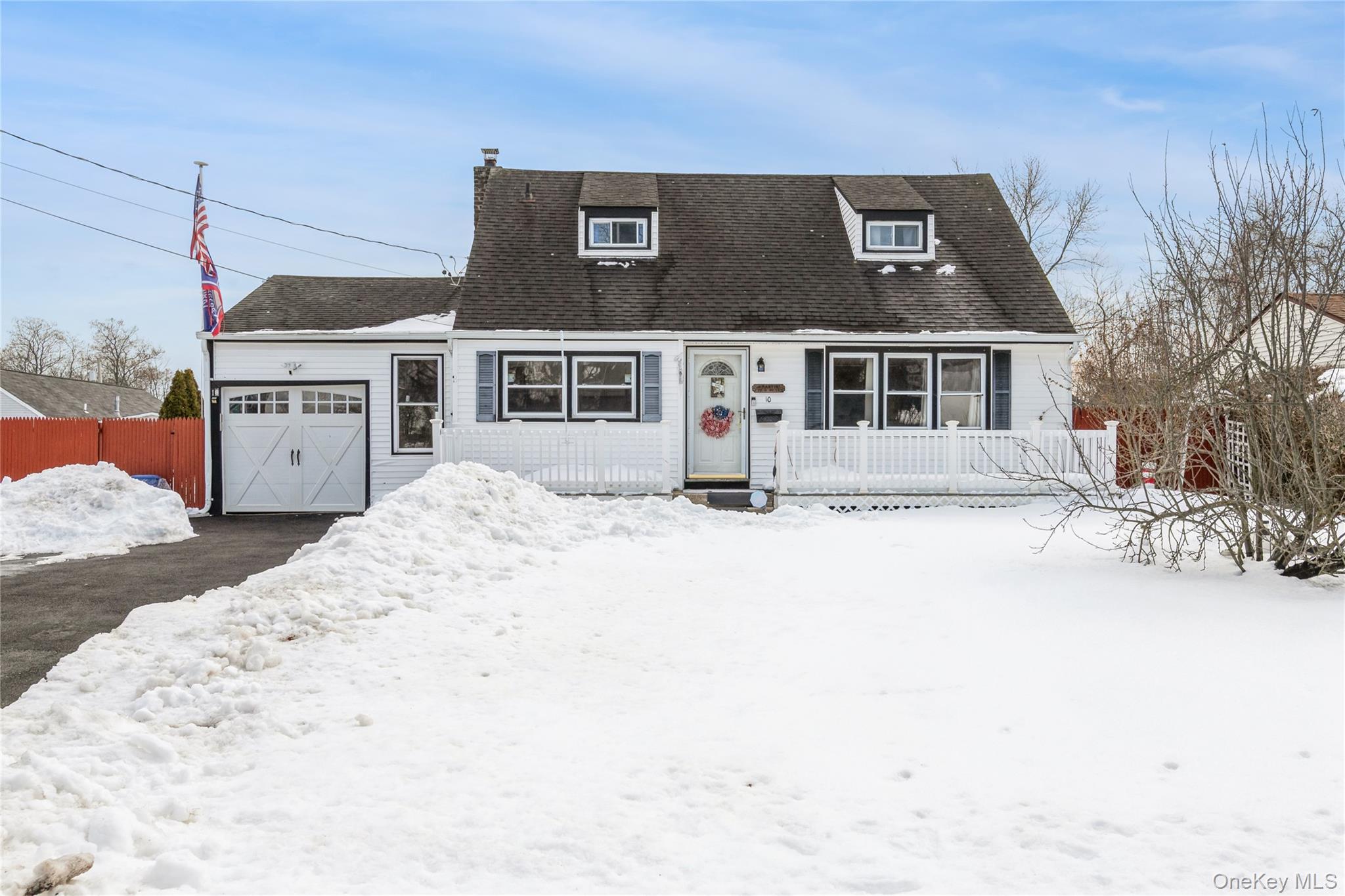 10 Hickory Street, Central Islip, NY 11722