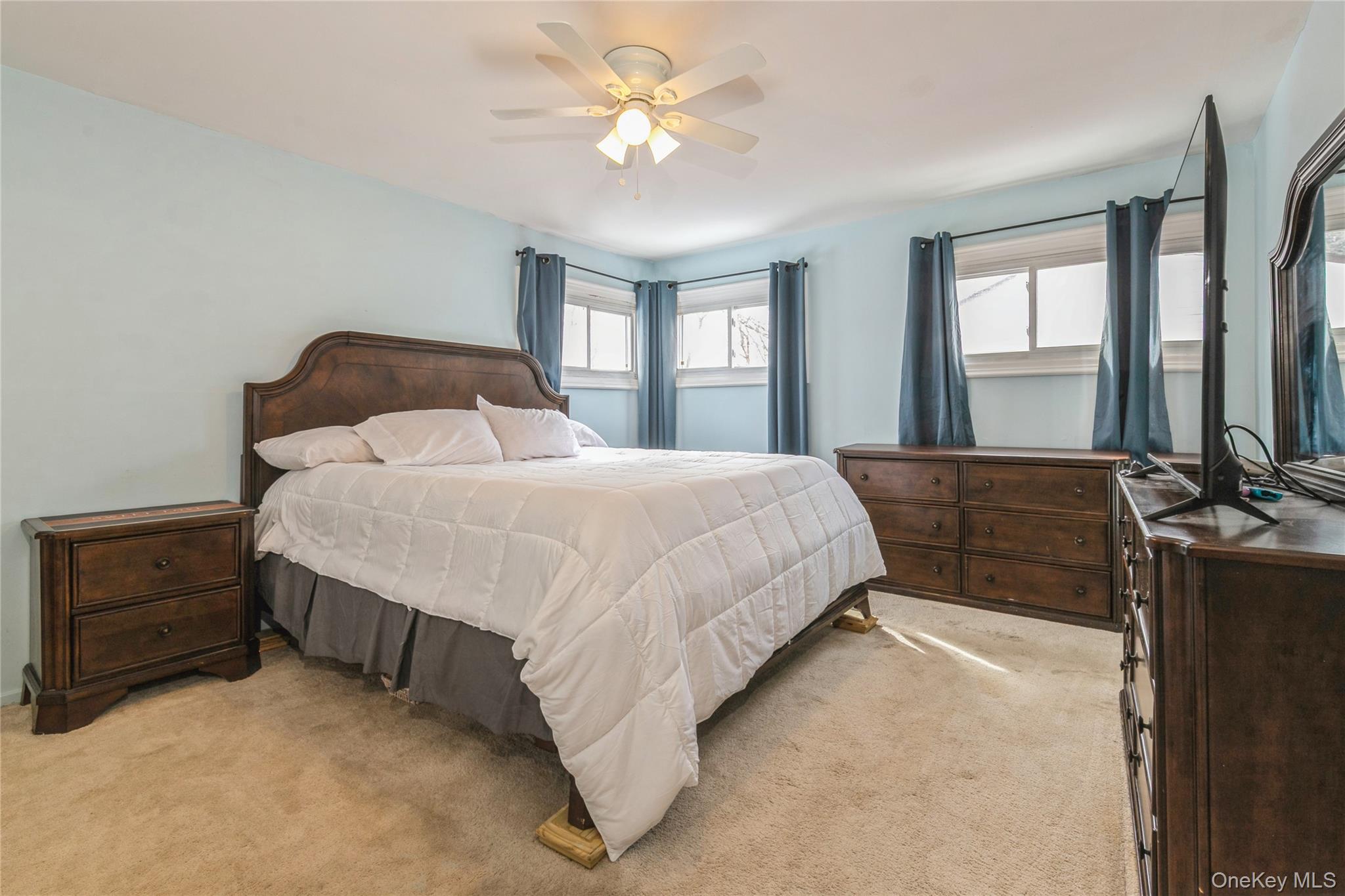 10 Hickory Street, Central Islip, NY 11722