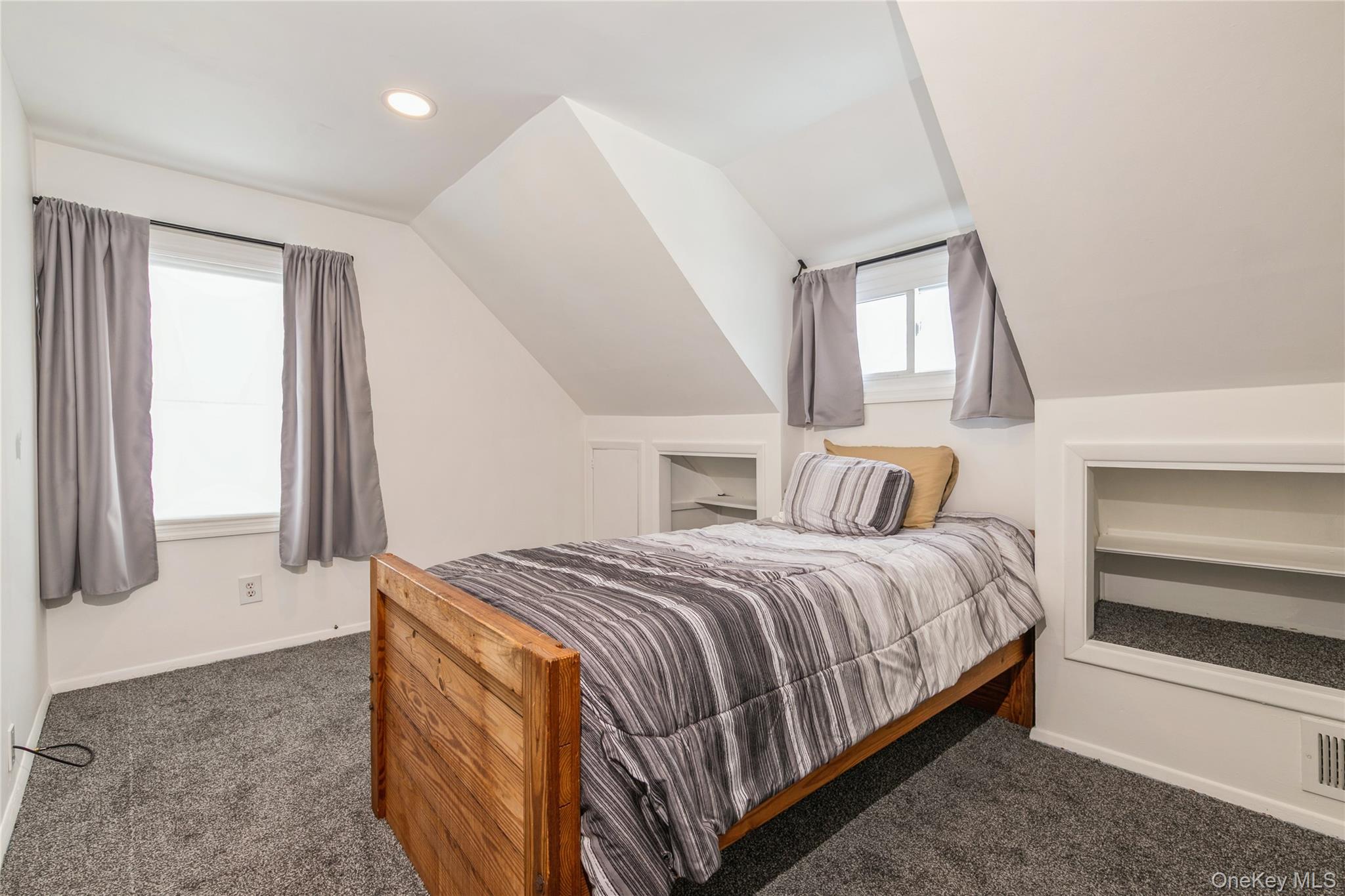 10 Hickory Street, Central Islip, NY 11722