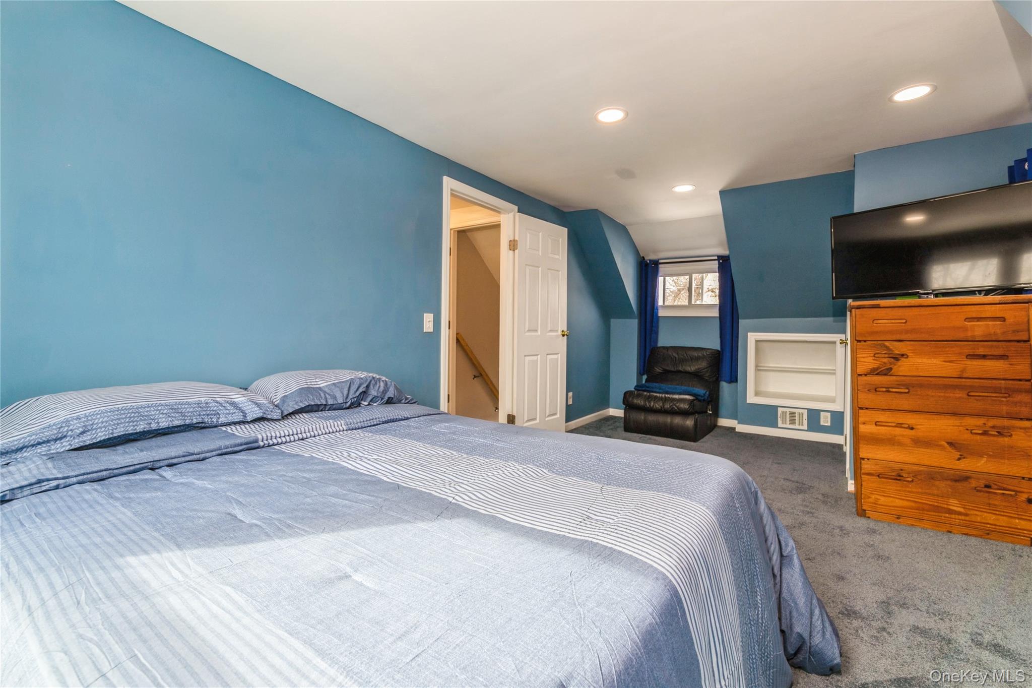 10 Hickory Street, Central Islip, NY 11722