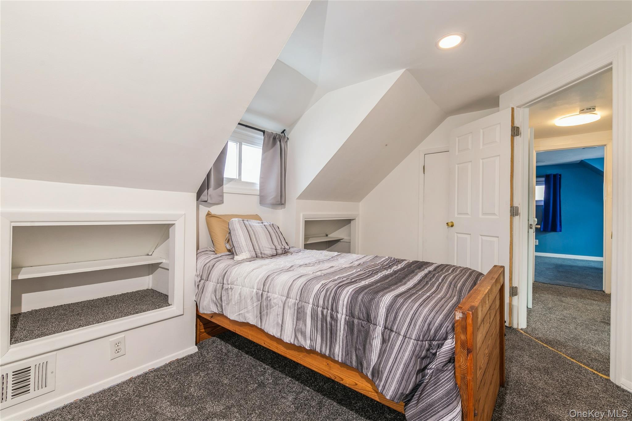 10 Hickory Street, Central Islip, NY 11722