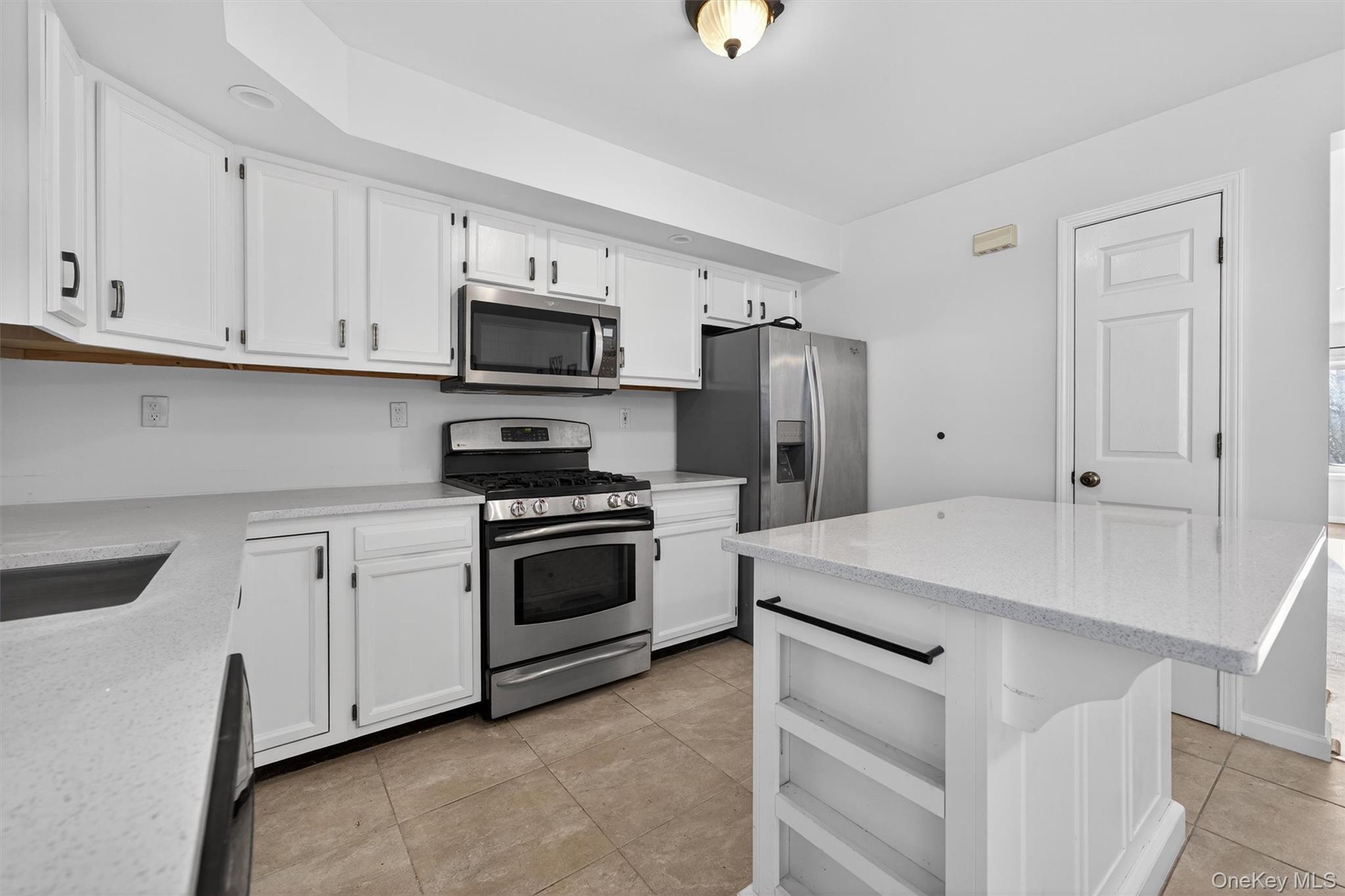 2 Foltim Way, Congers, NY 10920