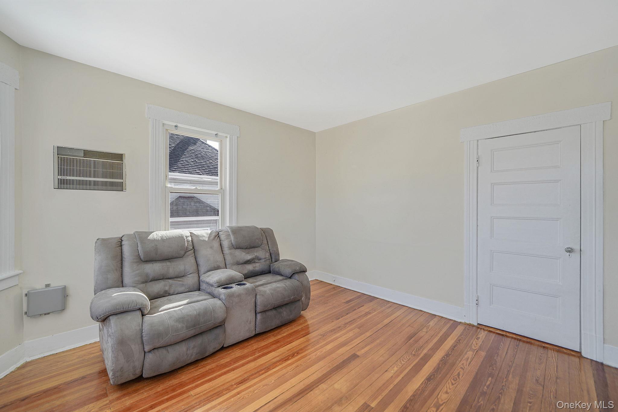 367 Vincent Avenue, Lynbrook, NY 11563