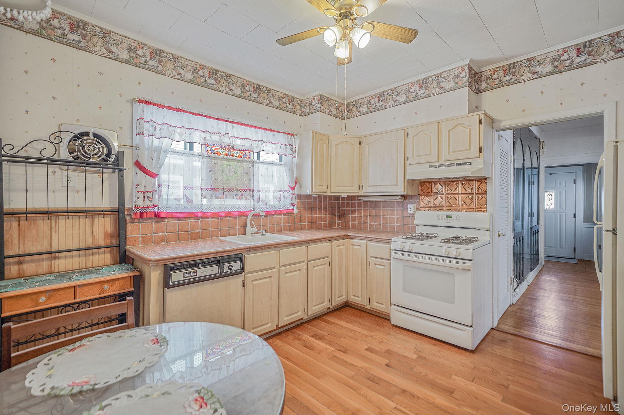 367 Vincent Avenue, Lynbrook, NY 11563