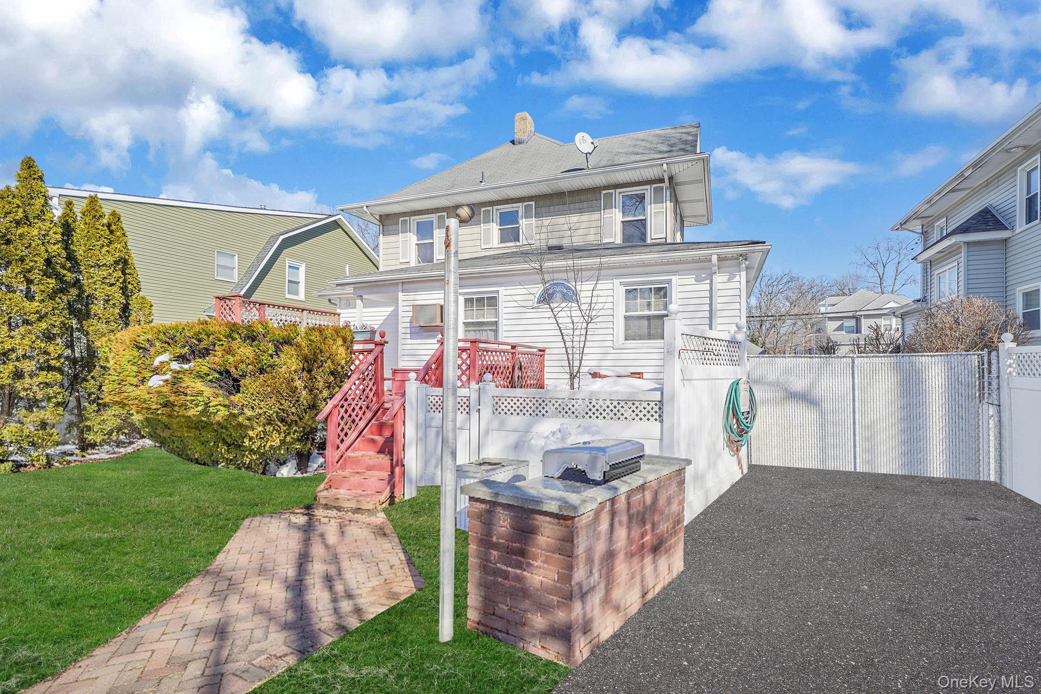 367 Vincent Avenue, Lynbrook, NY 11563