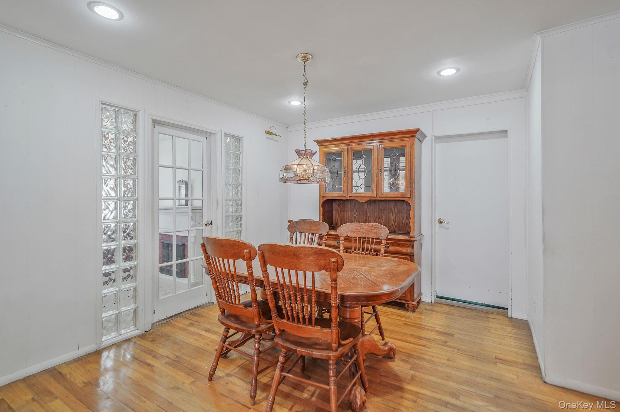 367 Vincent Avenue, Lynbrook, NY 11563