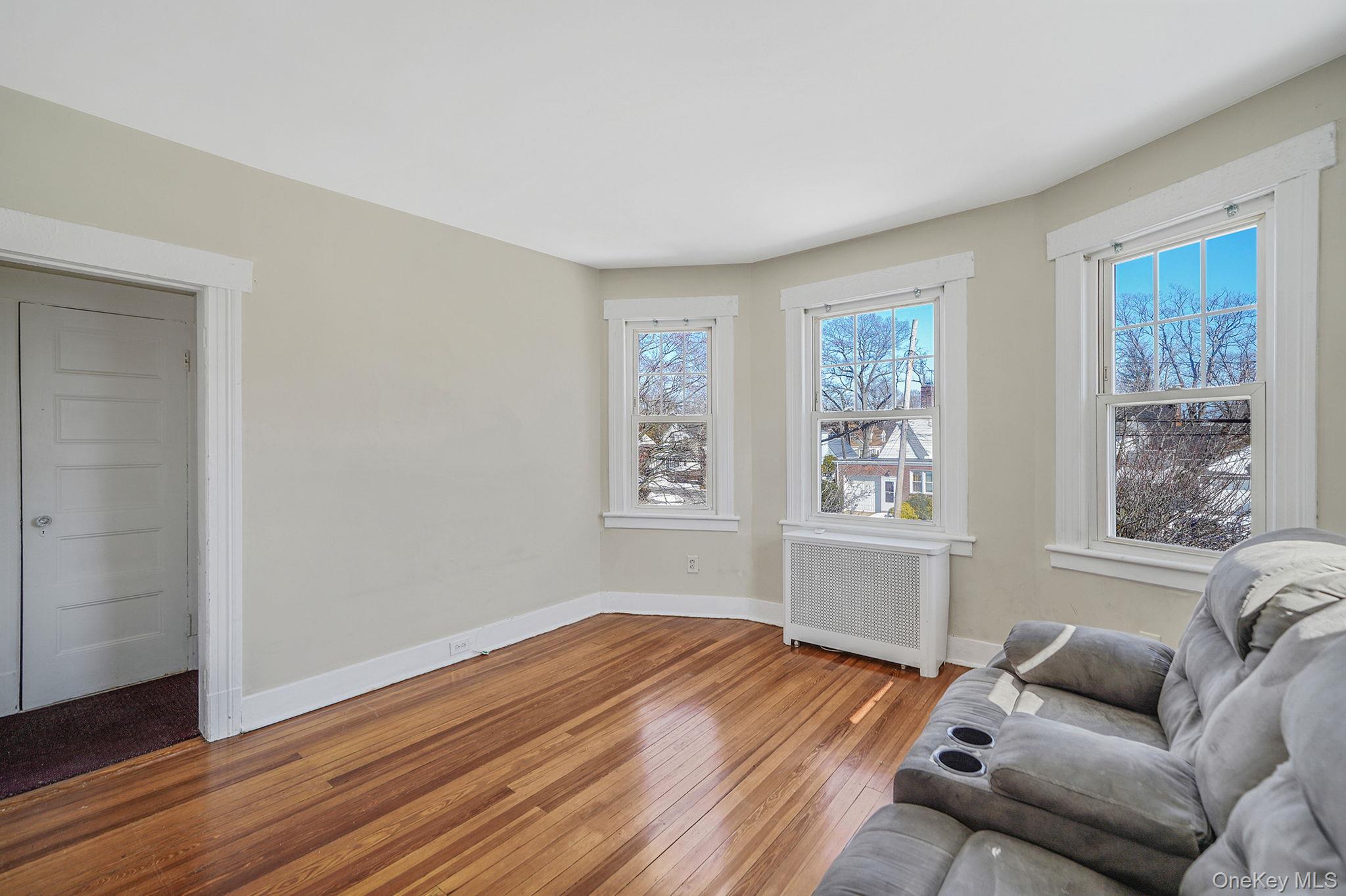 367 Vincent Avenue, Lynbrook, NY 11563