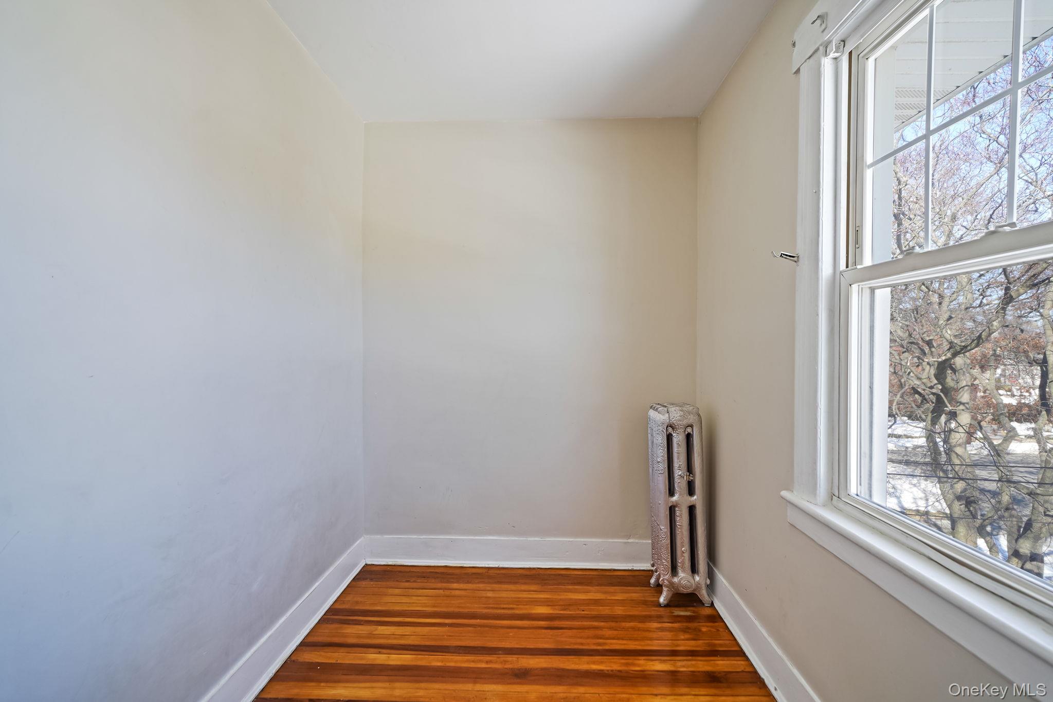 367 Vincent Avenue, Lynbrook, NY 11563