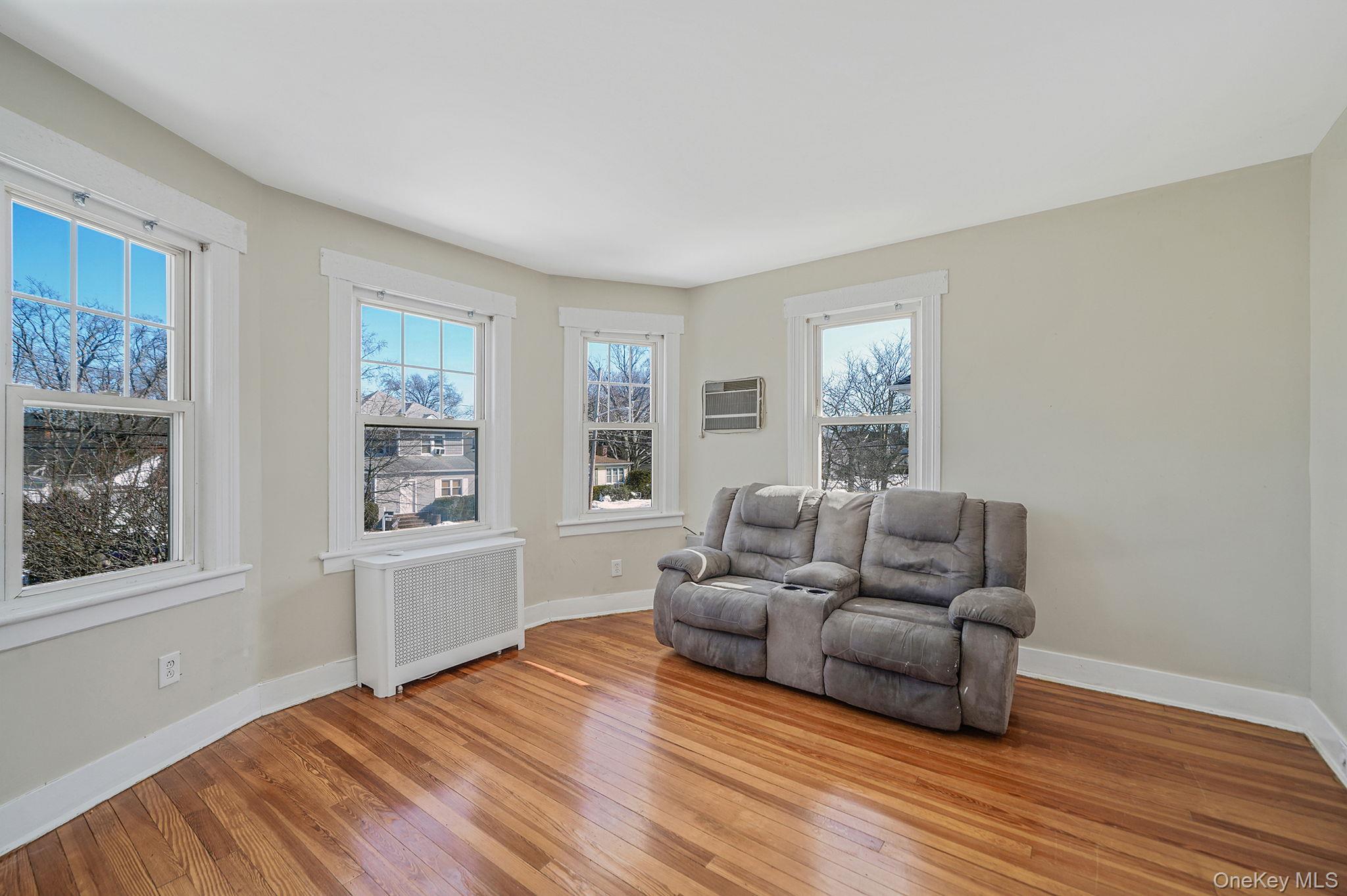 367 Vincent Avenue, Lynbrook, NY 11563