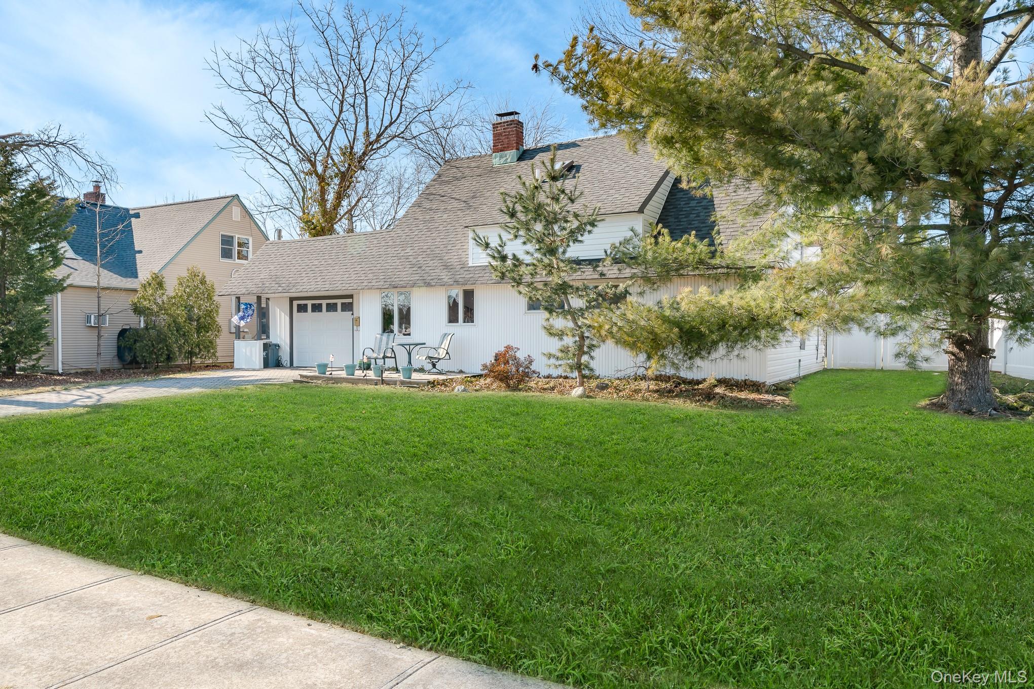 44 Disc Lane, Wantagh, NY 11793