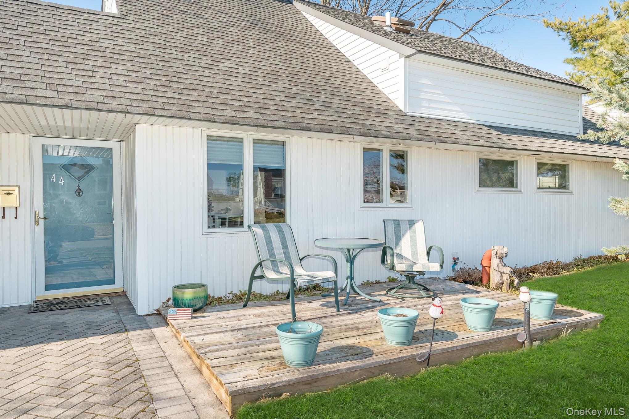 44 Disc Lane, Wantagh, NY 11793