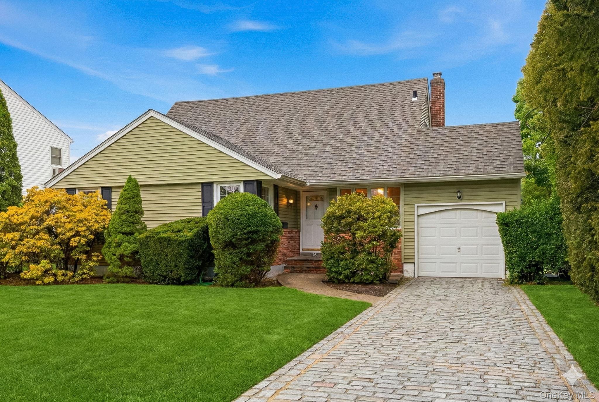 208 Weyford Terrace, Garden City, NY 11530