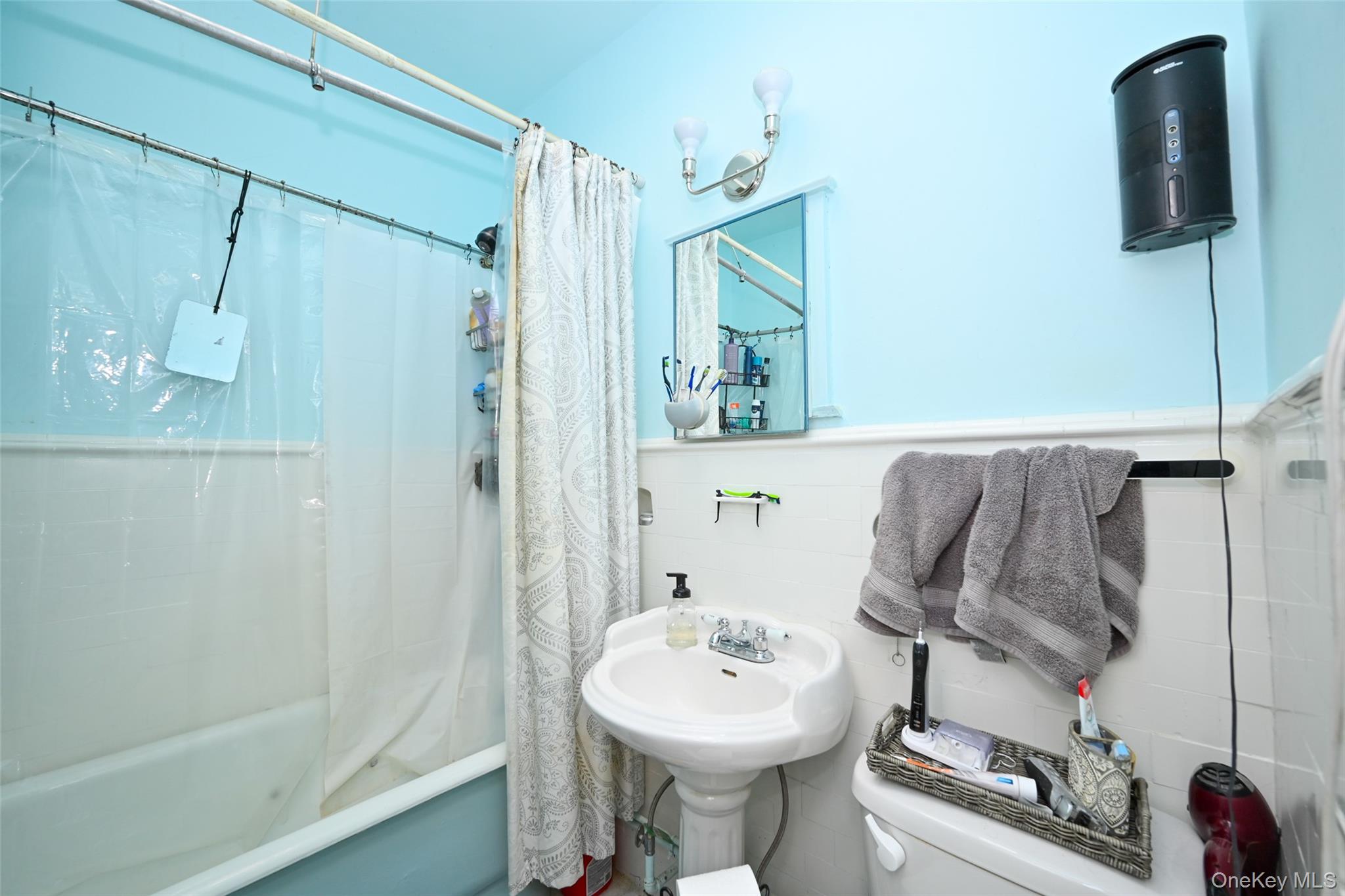 72-19 72nd Street, Glendale, NY 11385