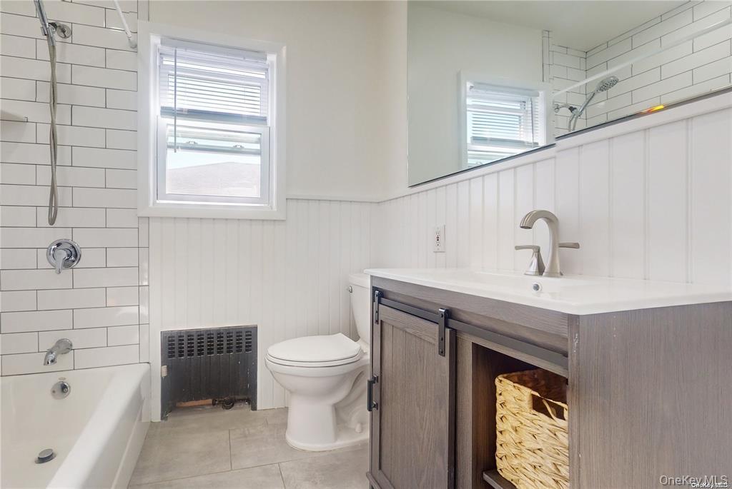 386 Mulry Lane, Lawrence, NY 11559