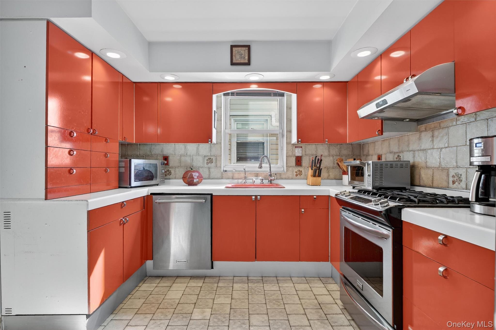 2727 Matthews Avenue, Bronx, NY 10467