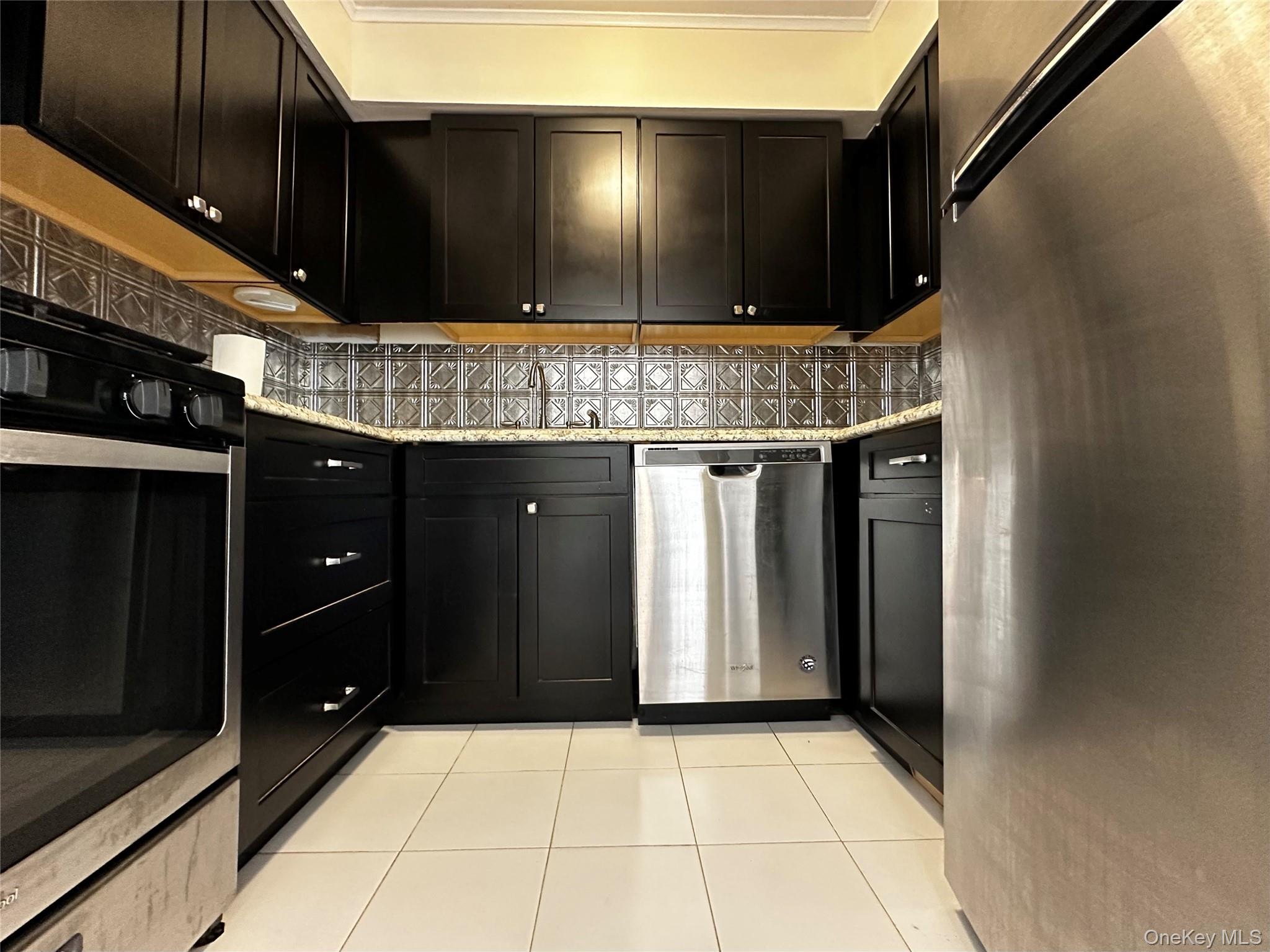 9 Bailey Court # 9, Middle Island, NY 11953