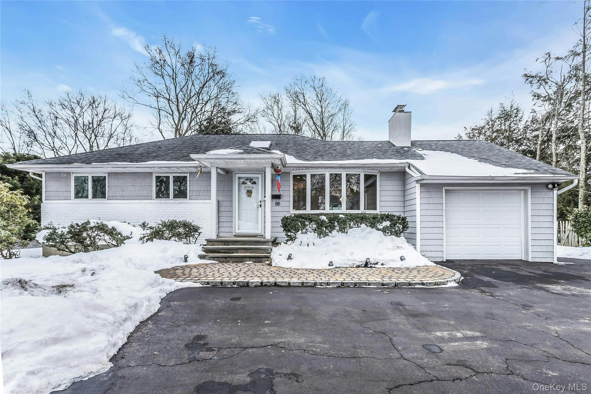 88 Burton Lane, Commack, NY 11725