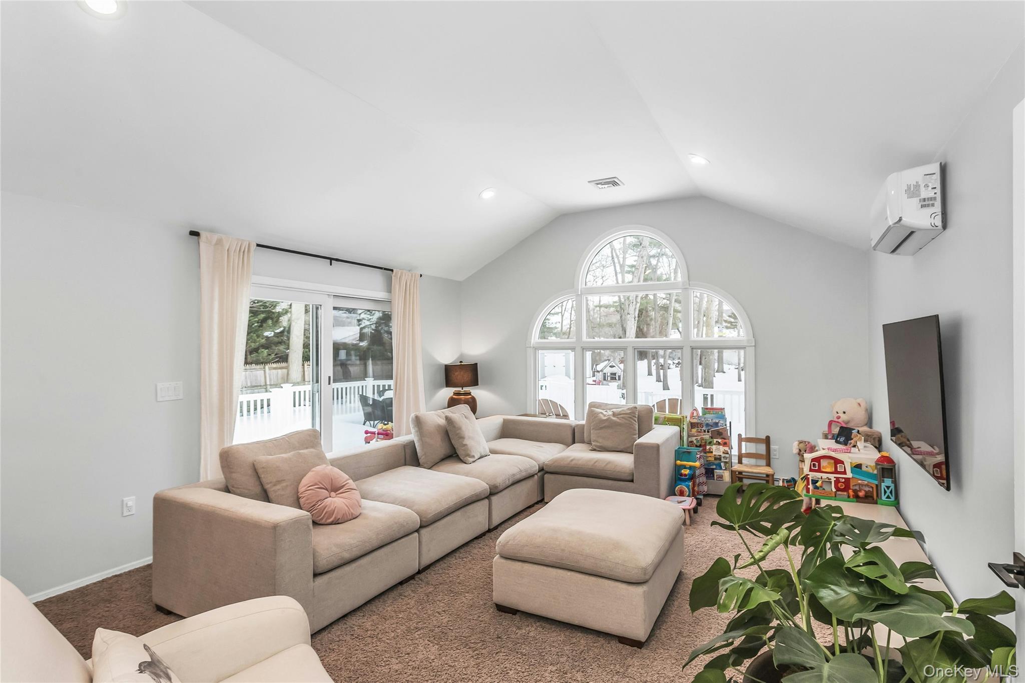 88 Burton Lane, Commack, NY 11725