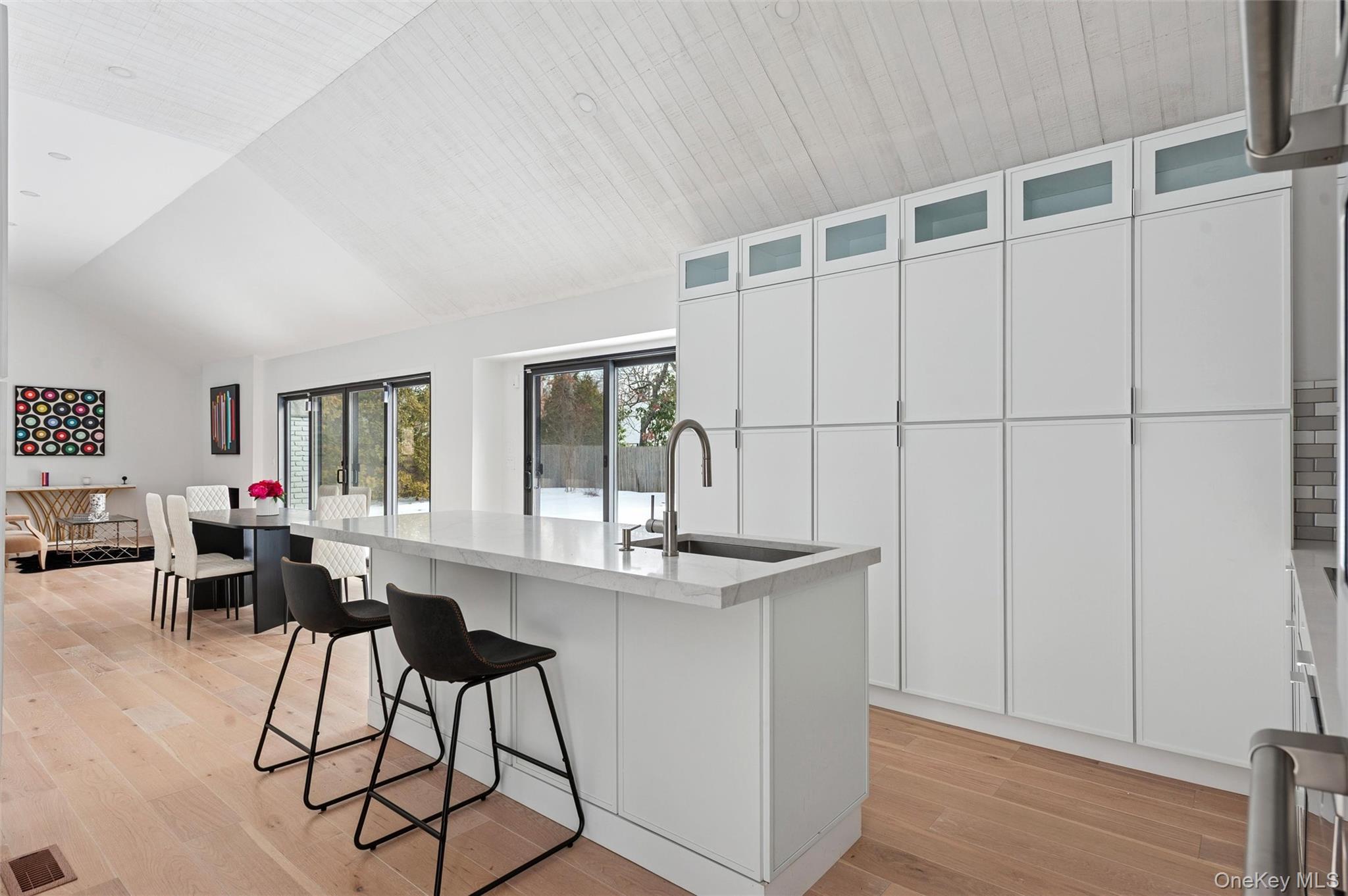 10 Hampton Street, Westhampton Beach, NY 11978