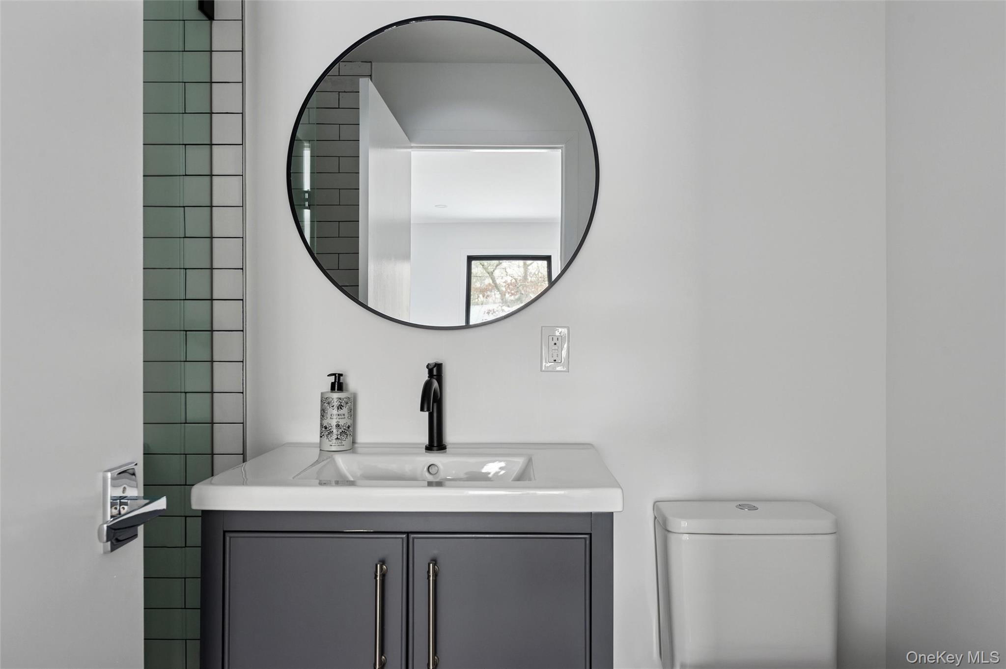 10 Hampton Street, Westhampton Beach, NY 11978