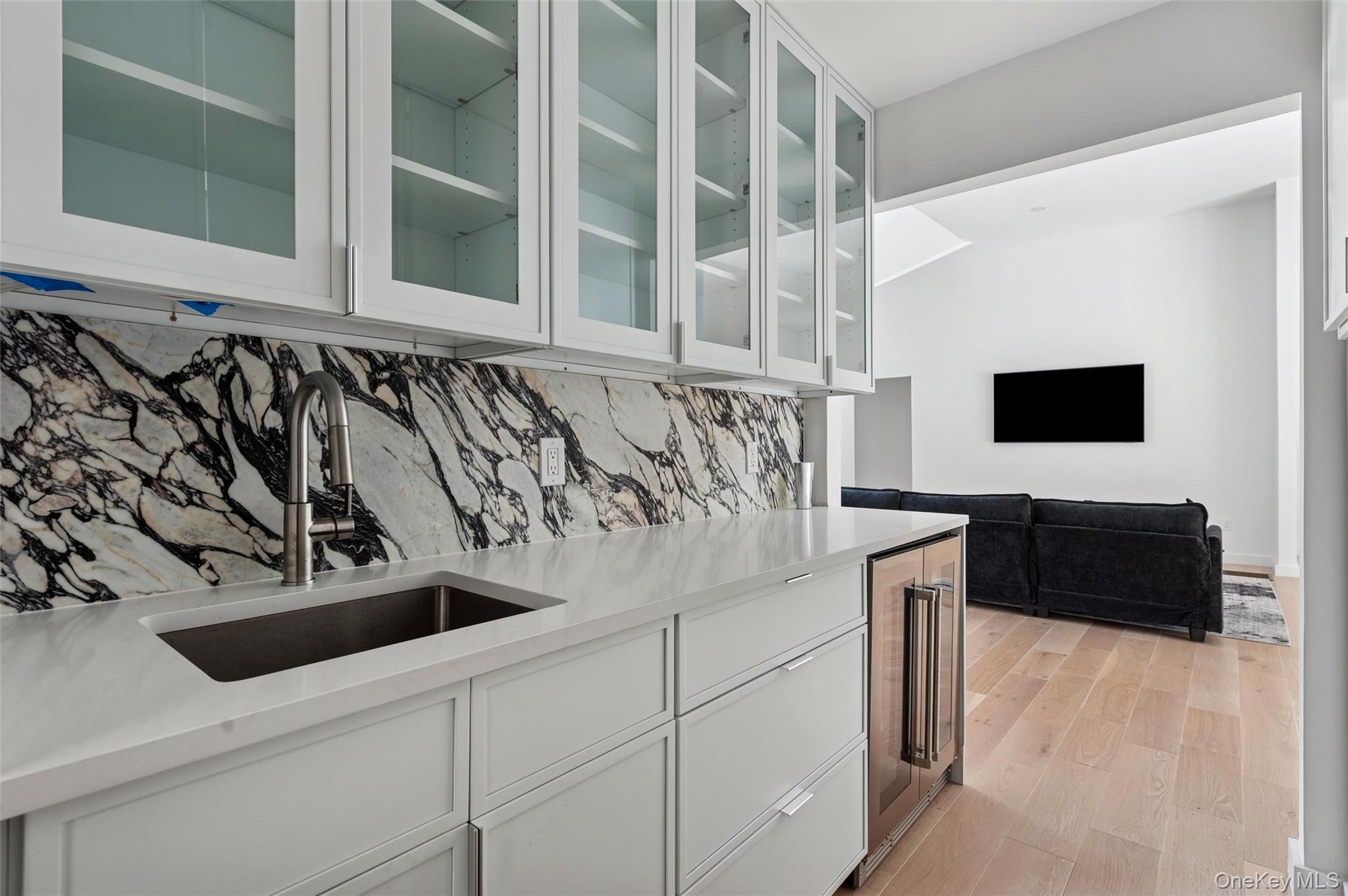 10 Hampton Street, Westhampton Beach, NY 11978