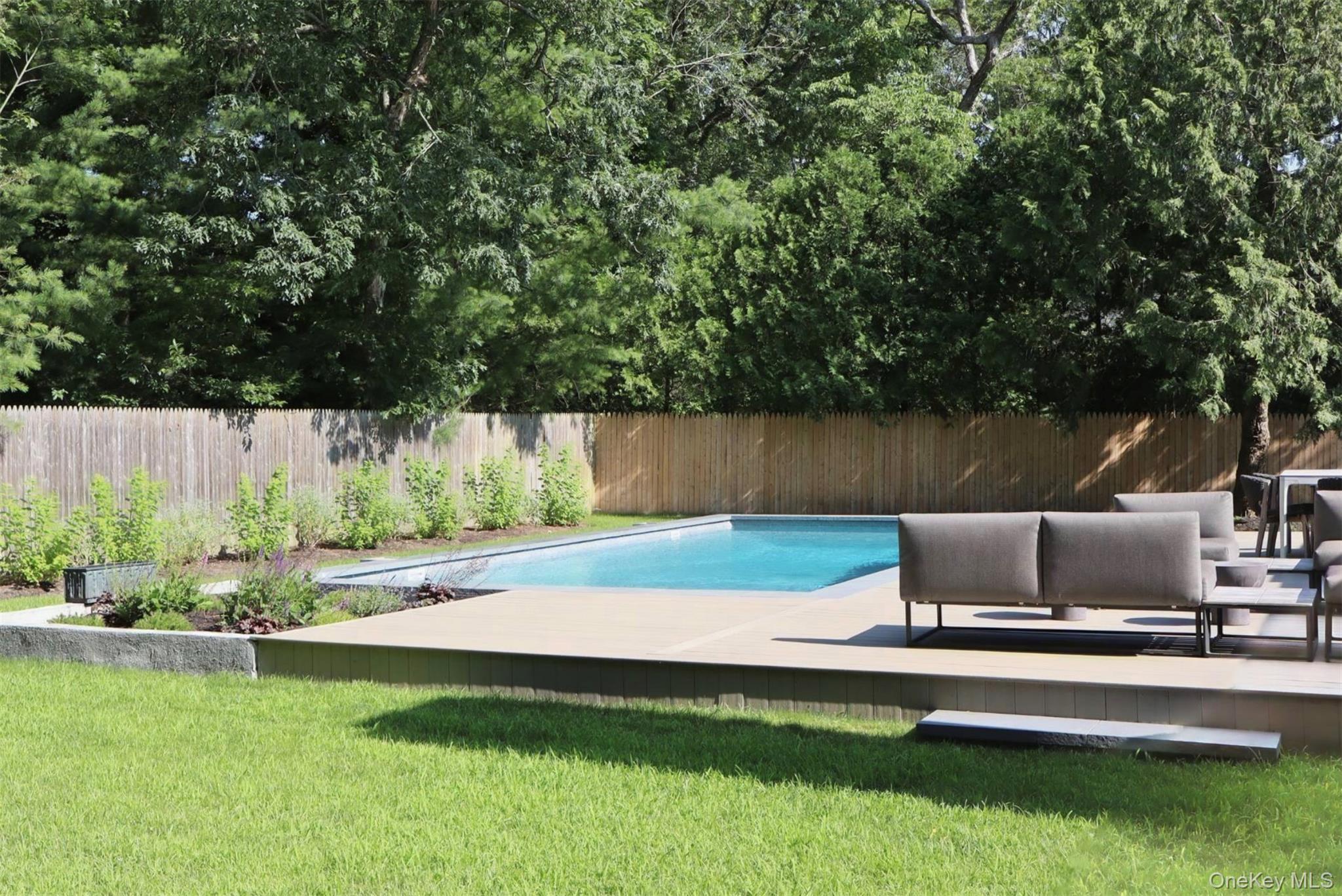 10 Hampton Street, Westhampton Beach, NY 11978