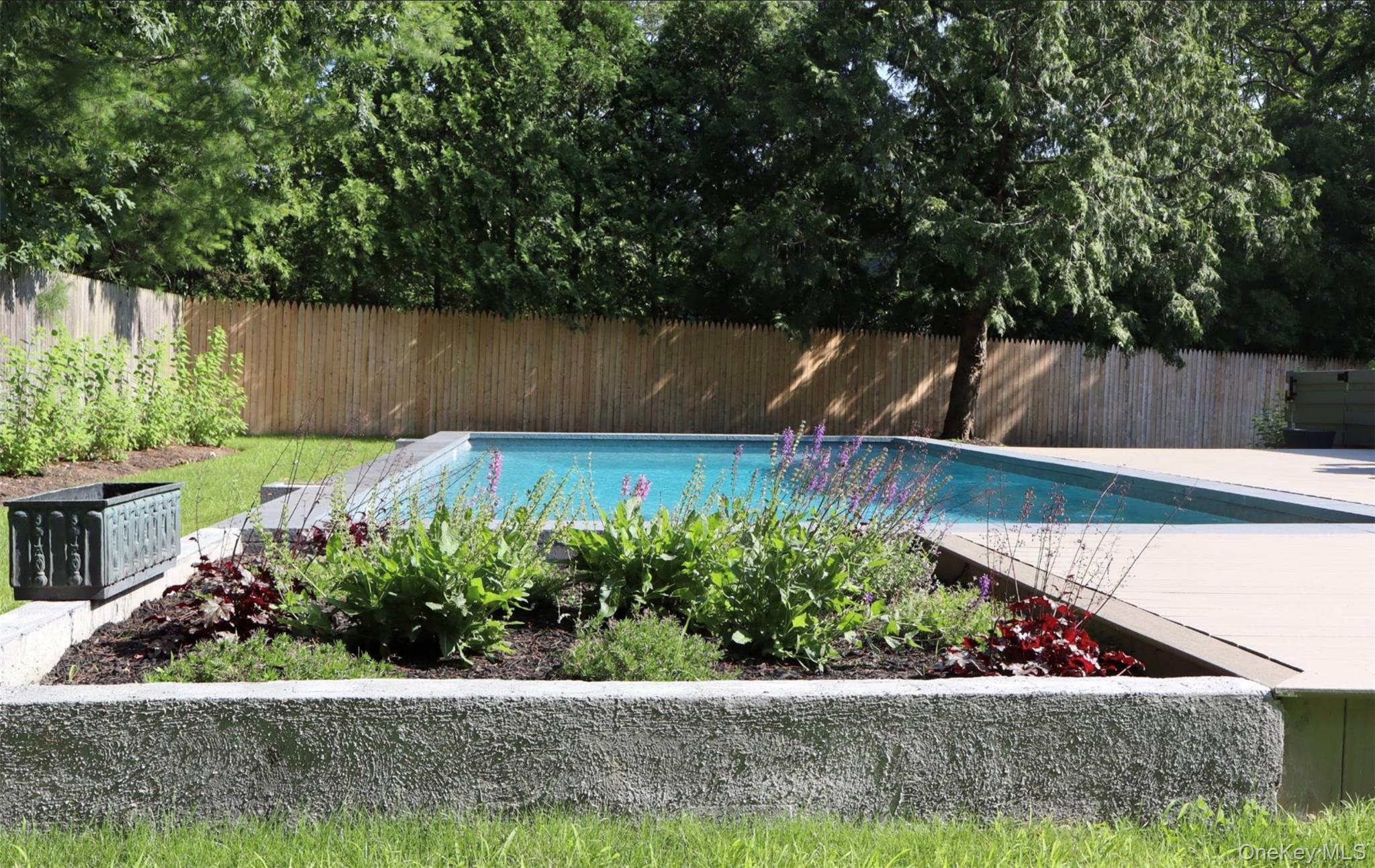 10 Hampton Street, Westhampton Beach, NY 11978