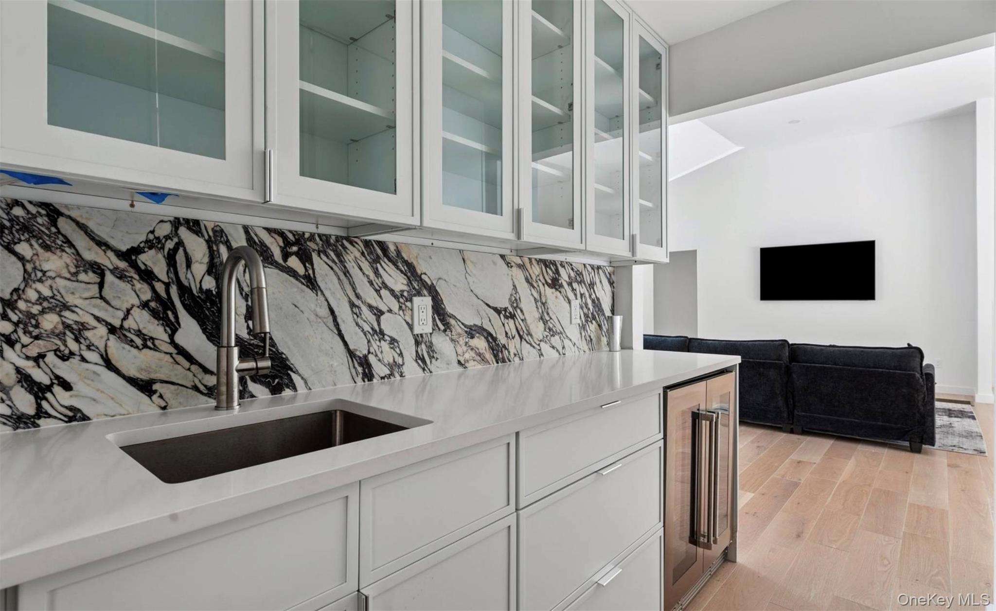 10 Hampton Street, Westhampton Beach, NY 11978