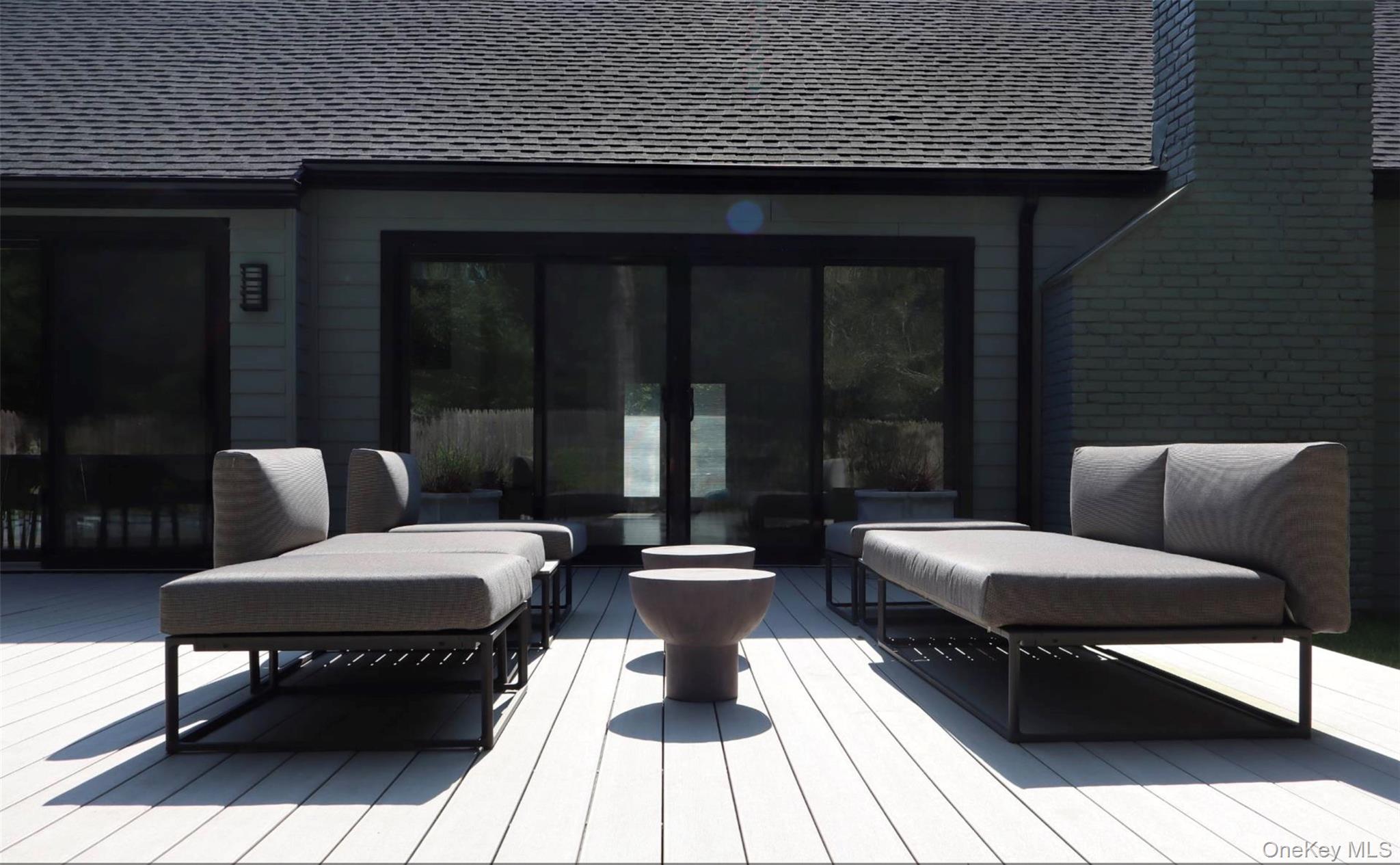 10 Hampton Street, Westhampton Beach, NY 11978