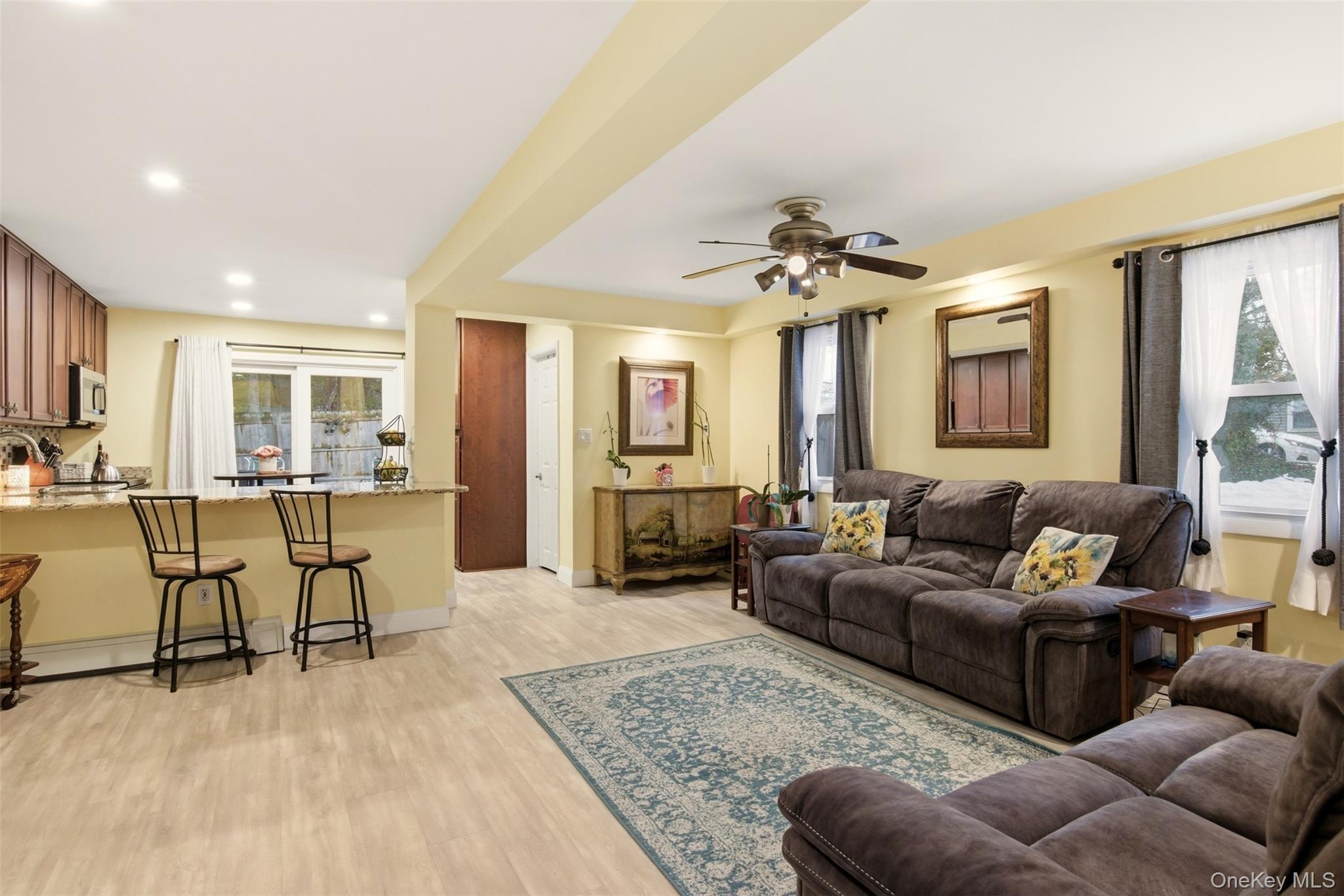 2 Lakeland Place, Farmingville, NY 11738