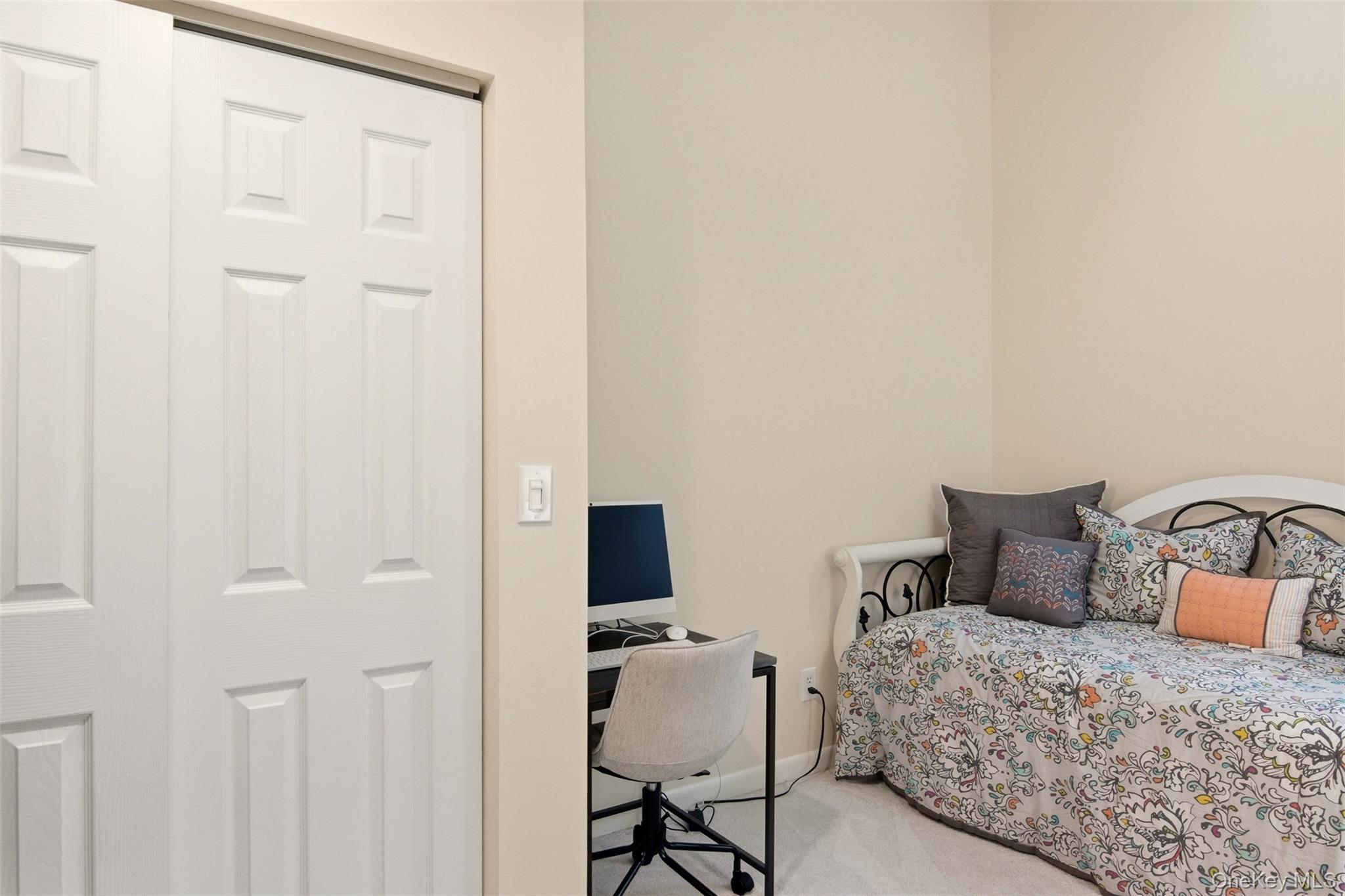 2 Lakeland Place, Farmingville, NY 11738