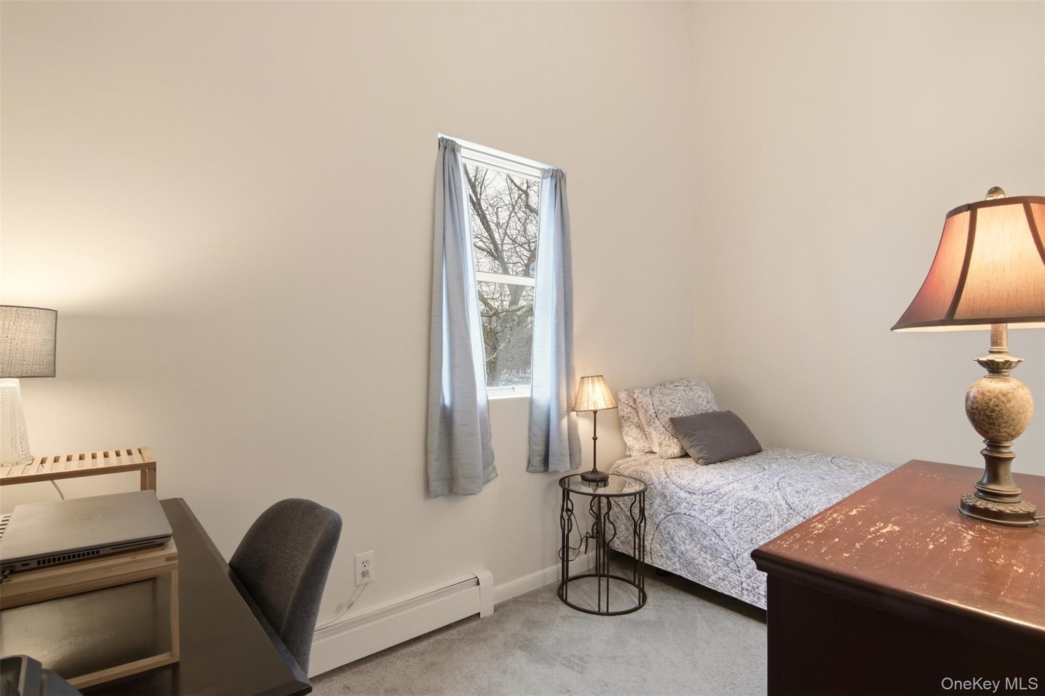 2 Lakeland Place, Farmingville, NY 11738