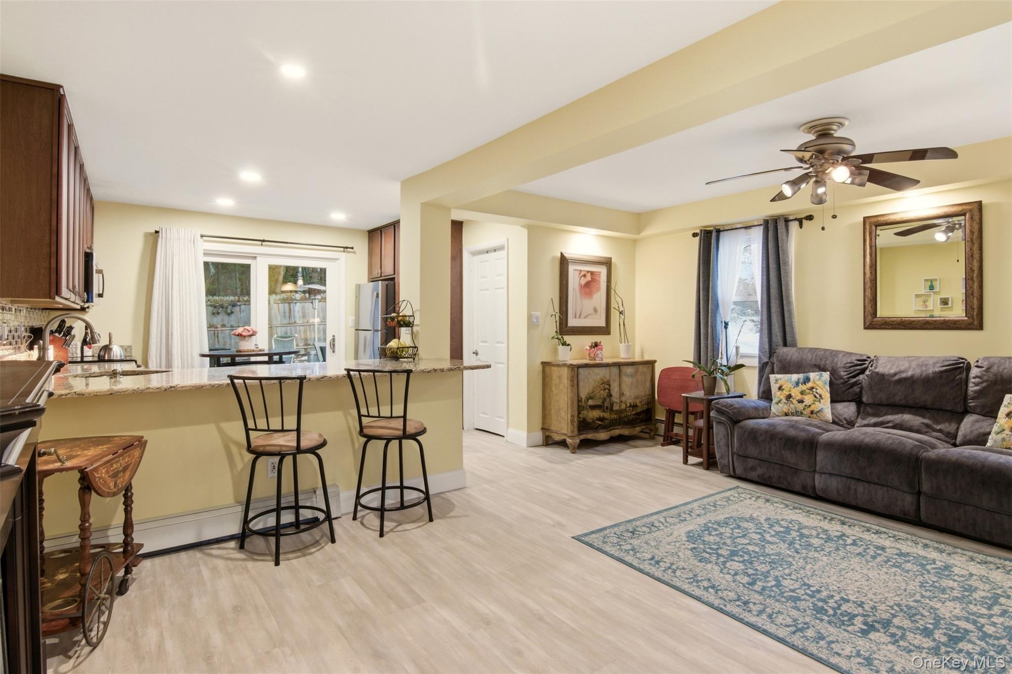 2 Lakeland Place, Farmingville, NY 11738