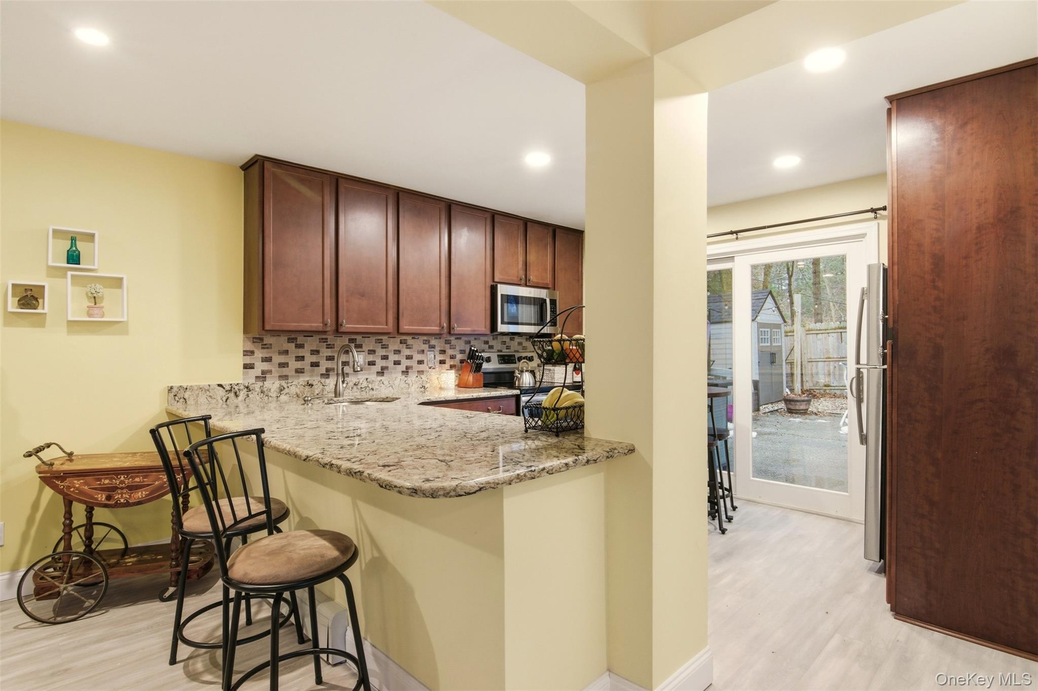 2 Lakeland Place, Farmingville, NY 11738