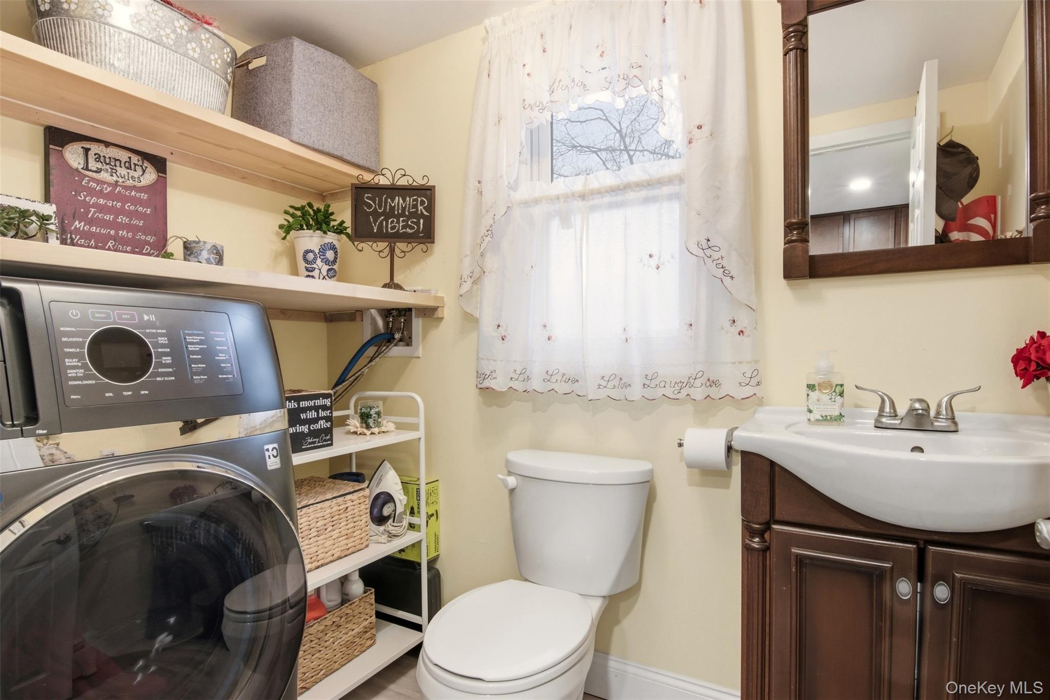 2 Lakeland Place, Farmingville, NY 11738