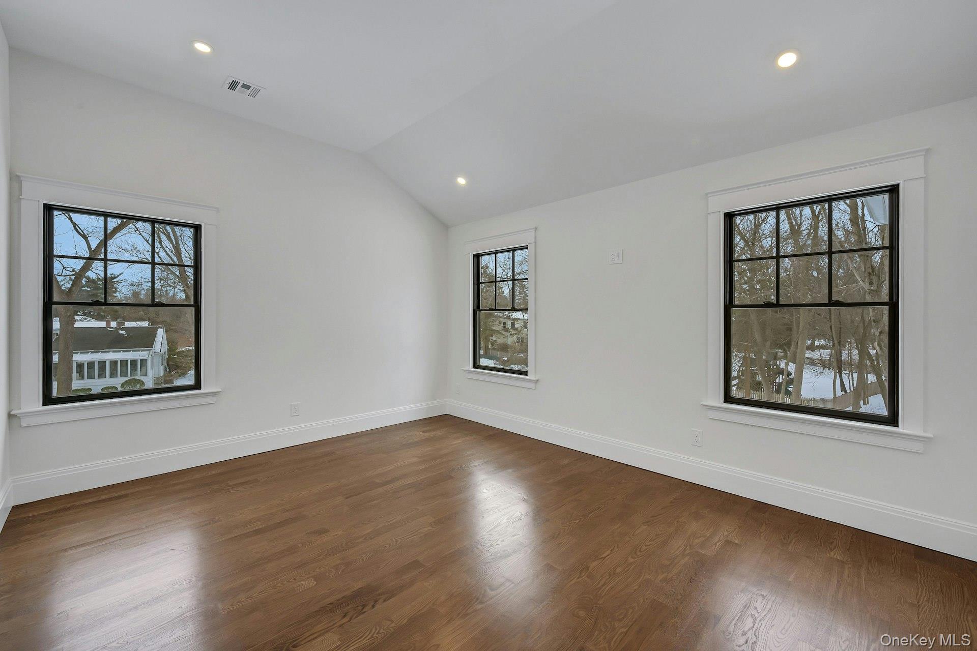 32 Sycamore Road, Scarsdale, NY 10583