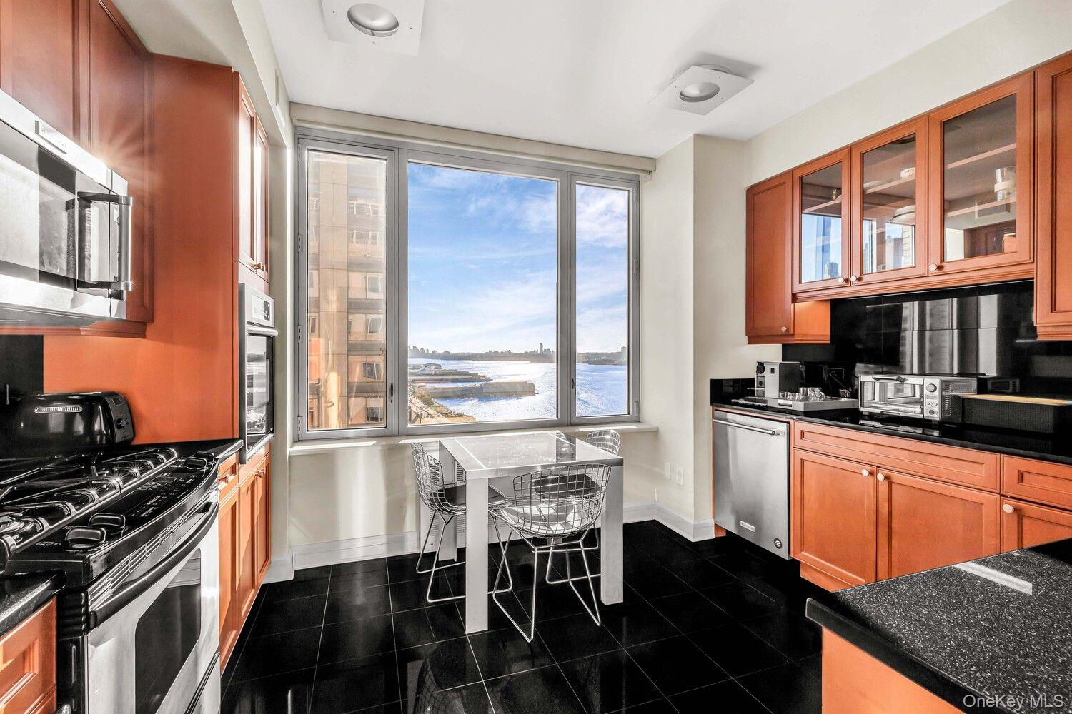 220 RIVERSIDE Boulevard # 24G, New York (Manhattan), NY 10069