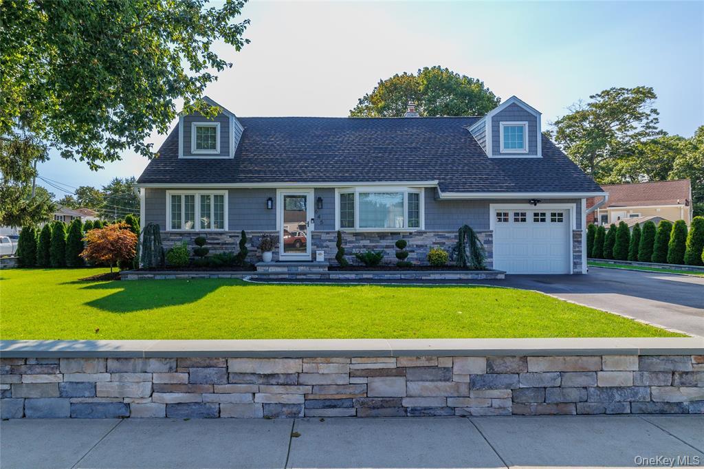 645 Hawkins Boulevard, Copiague, NY 11726