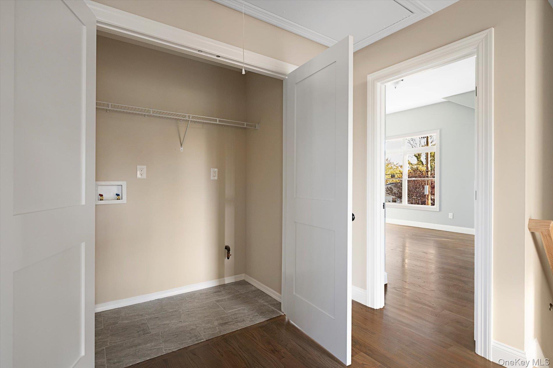 6 Gail Grace Court, Copiague, NY 11726