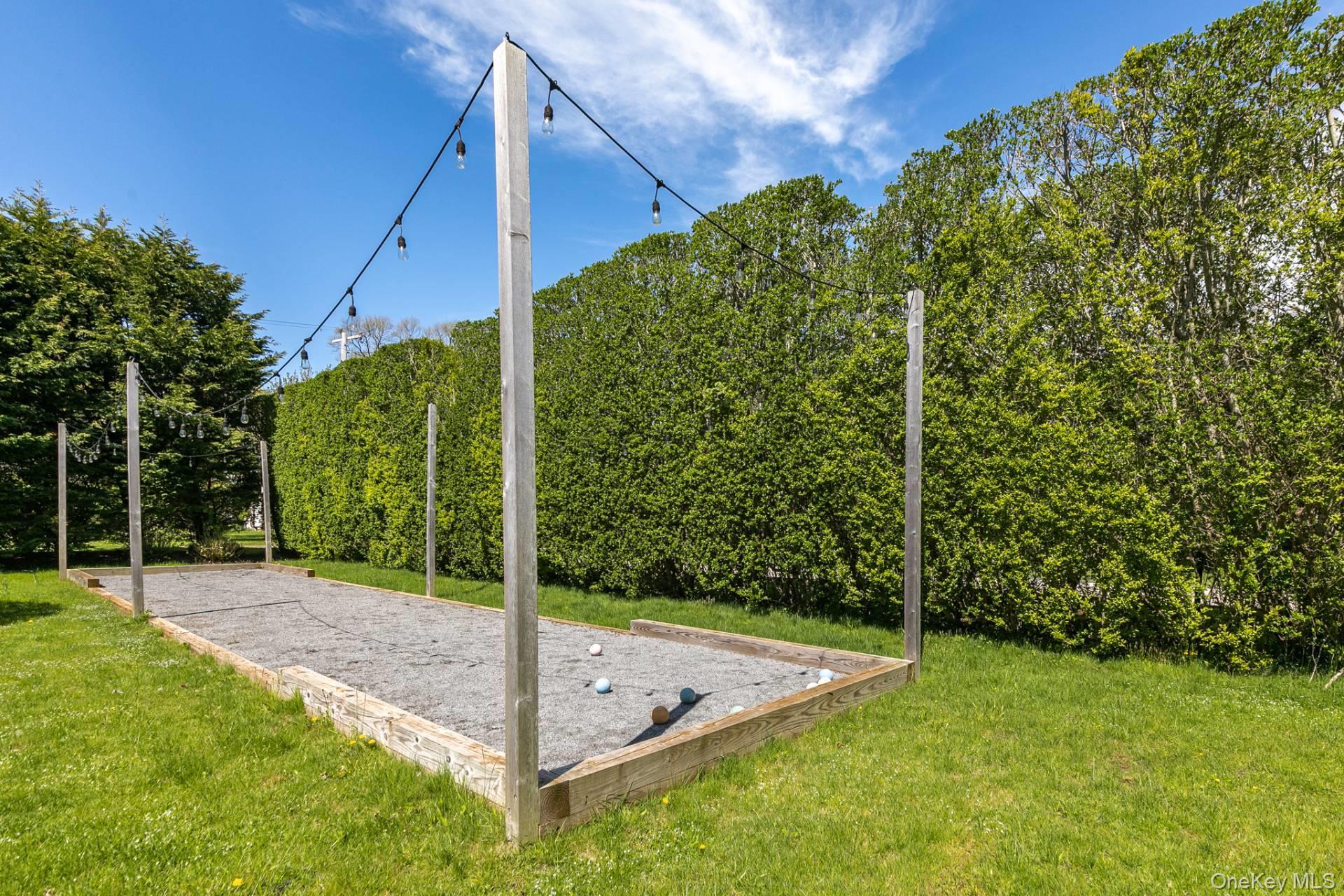 107 Town Line Rd, Wainscott, NY 11975