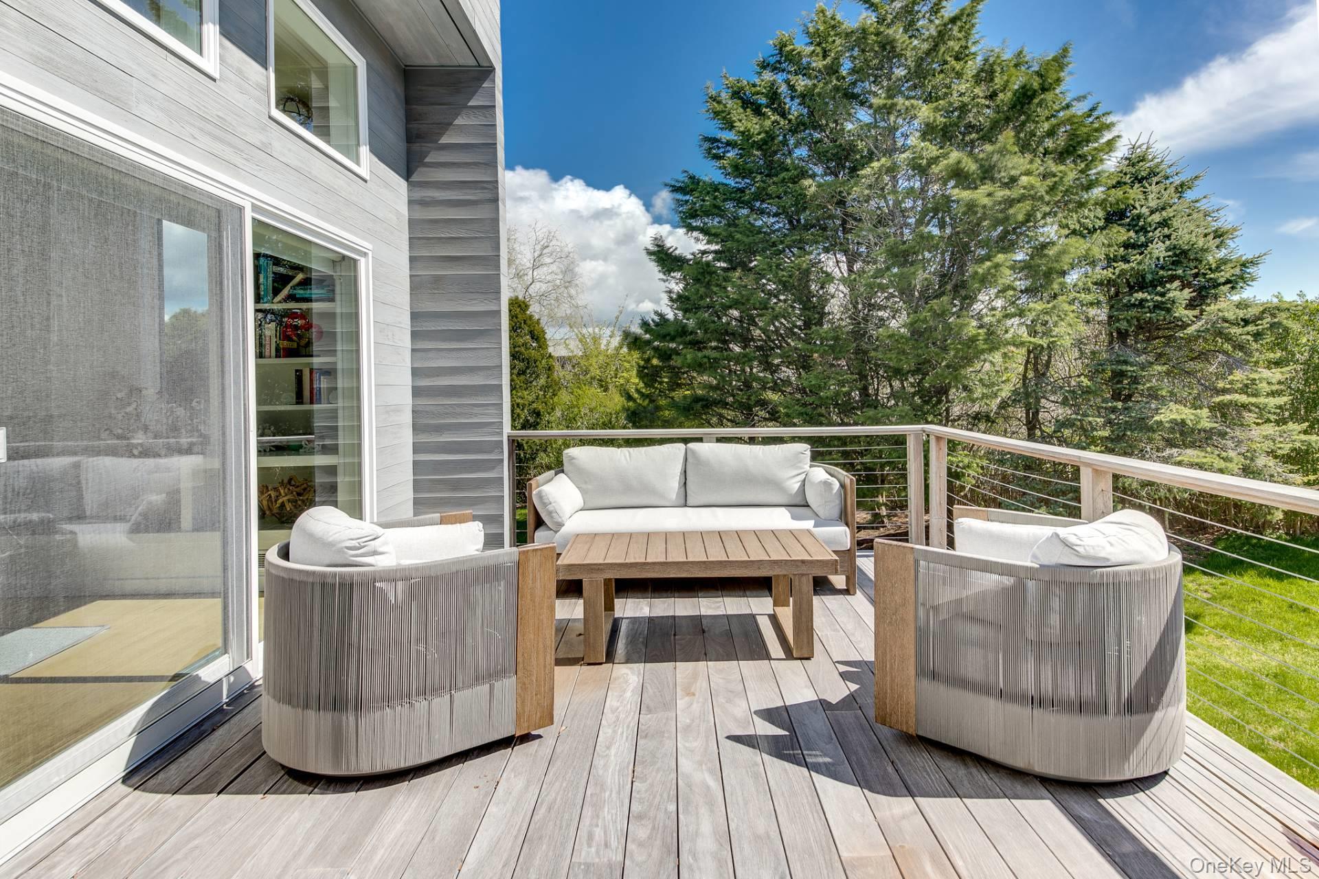 107 Town Line Rd, Wainscott, NY 11975