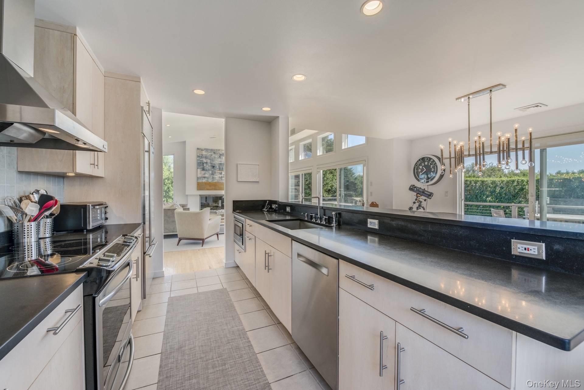 107 Town Line Rd, Wainscott, NY 11975