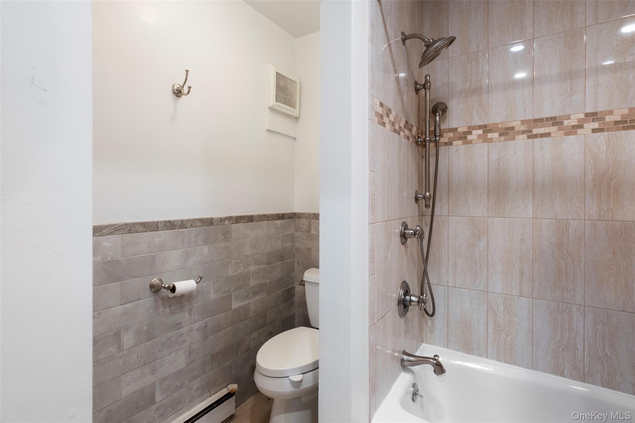 21 Canterbury Road # 6, Great Neck, NY 11021