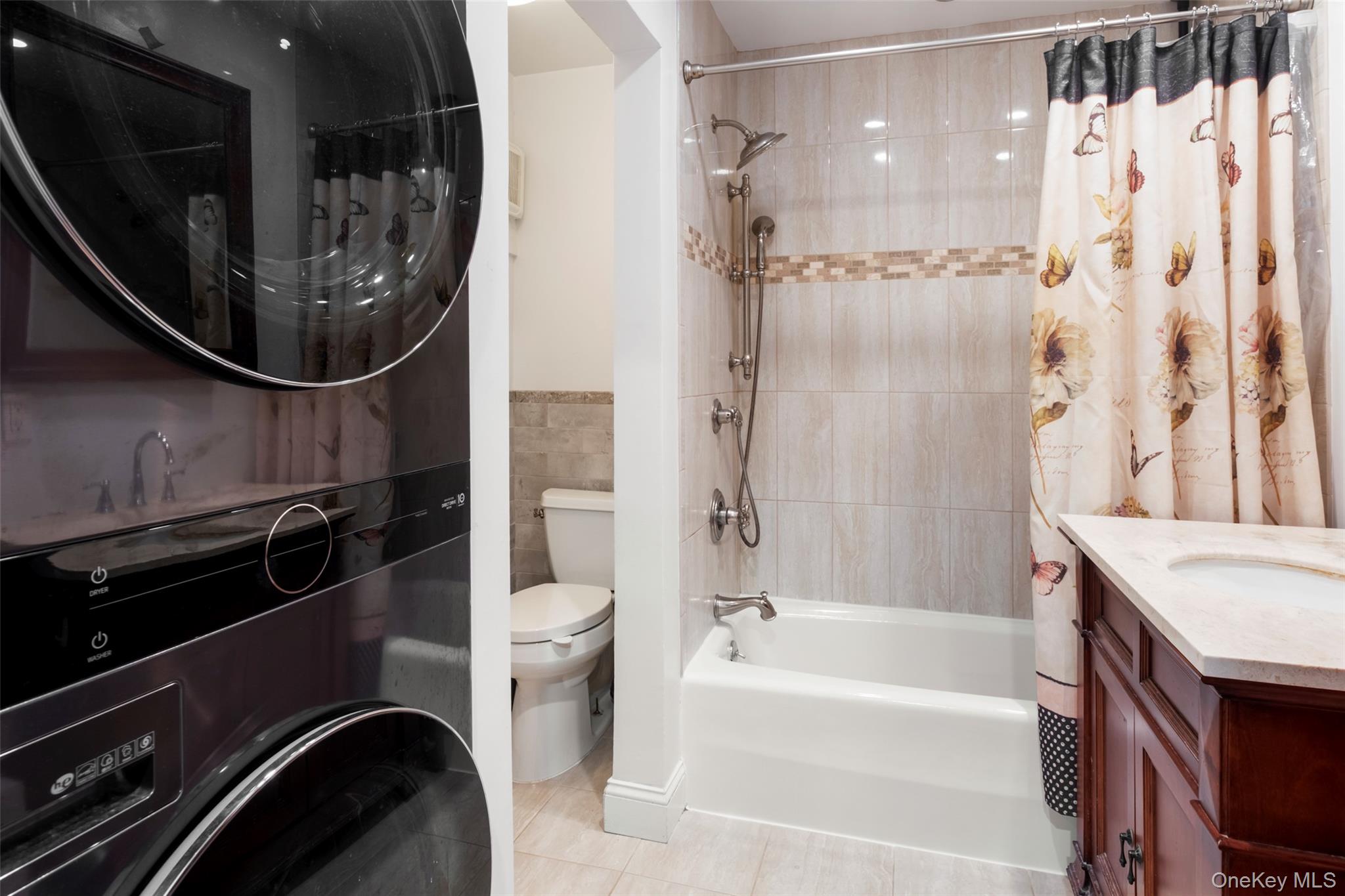 21 Canterbury Road # 6, Great Neck, NY 11021